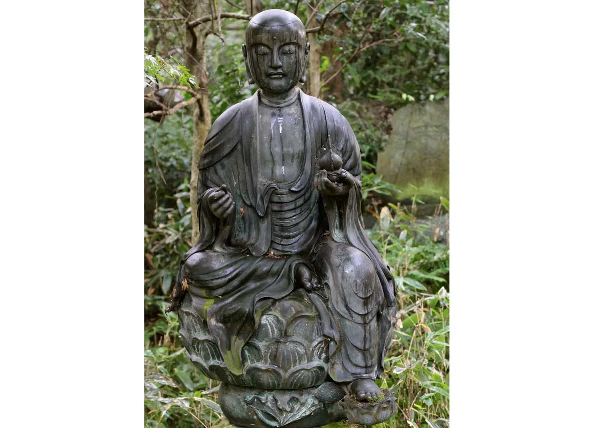 © Anika Ogusu, Real Japanese Gardens, Buddha Statue