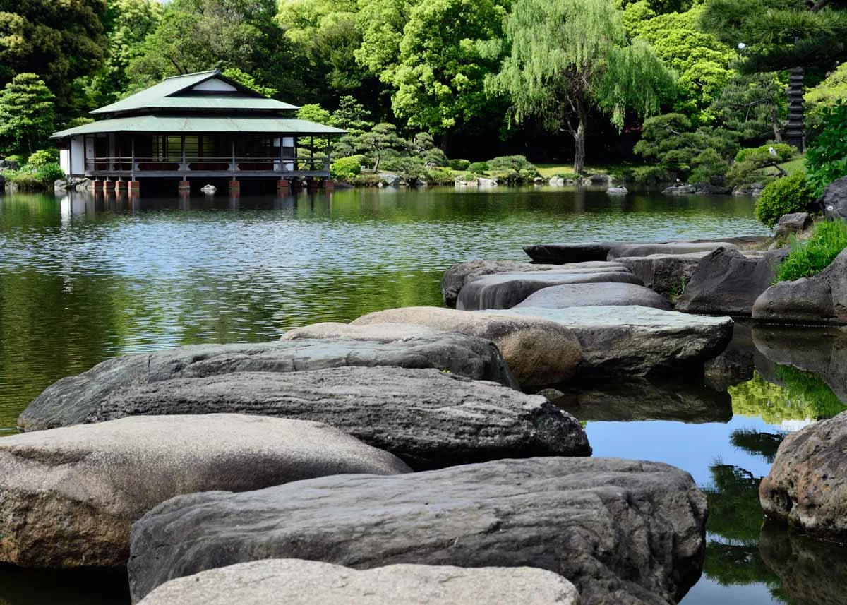 © Kiyosumi Garden, Stepping Stones