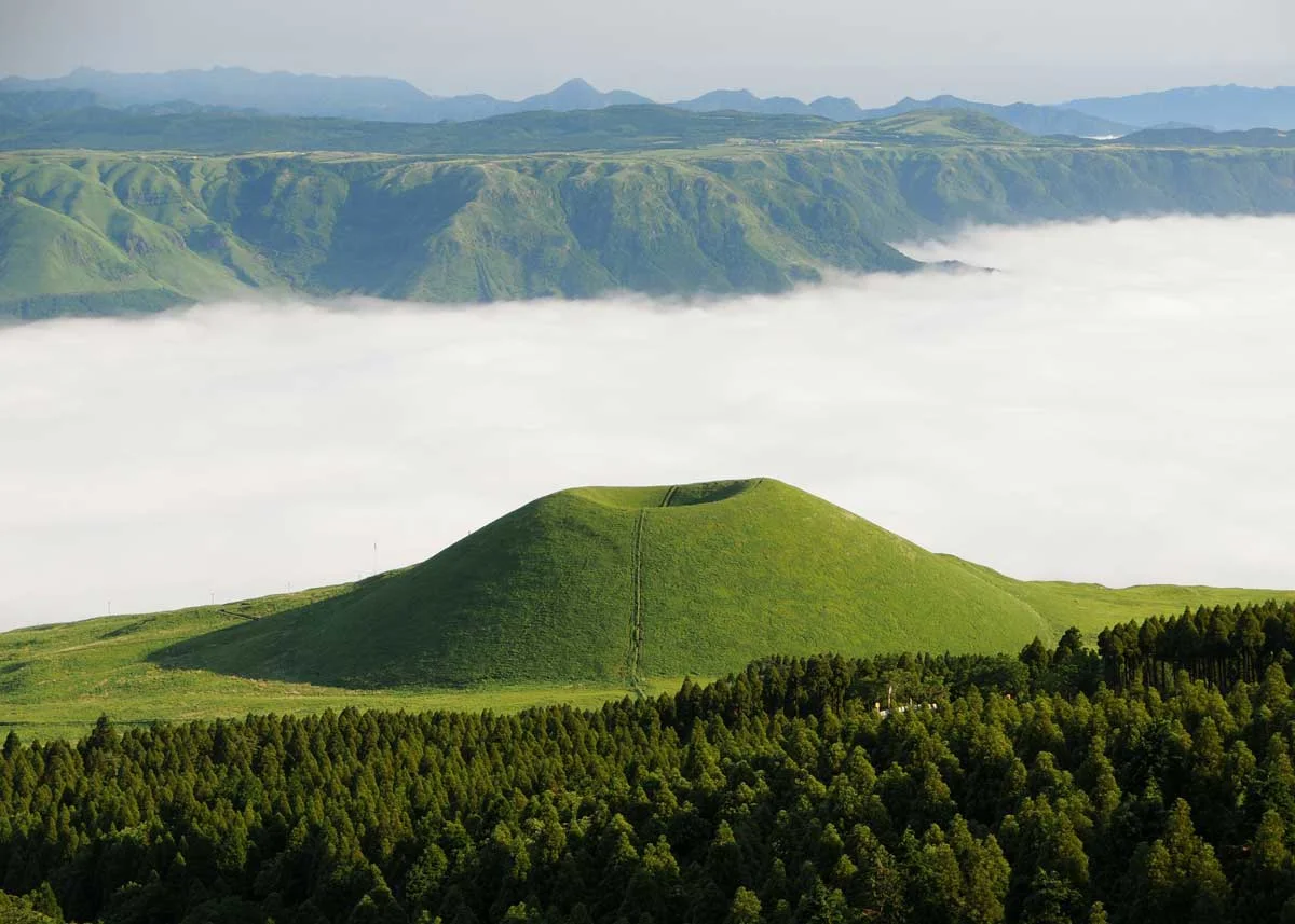 © Travelbusy.com , Mount Aso