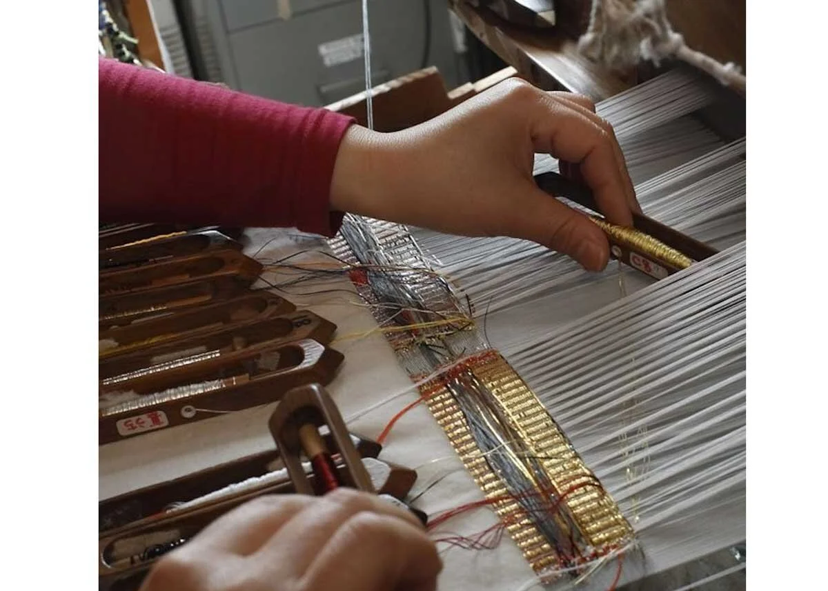 © Tatsumura , Silk Weaving