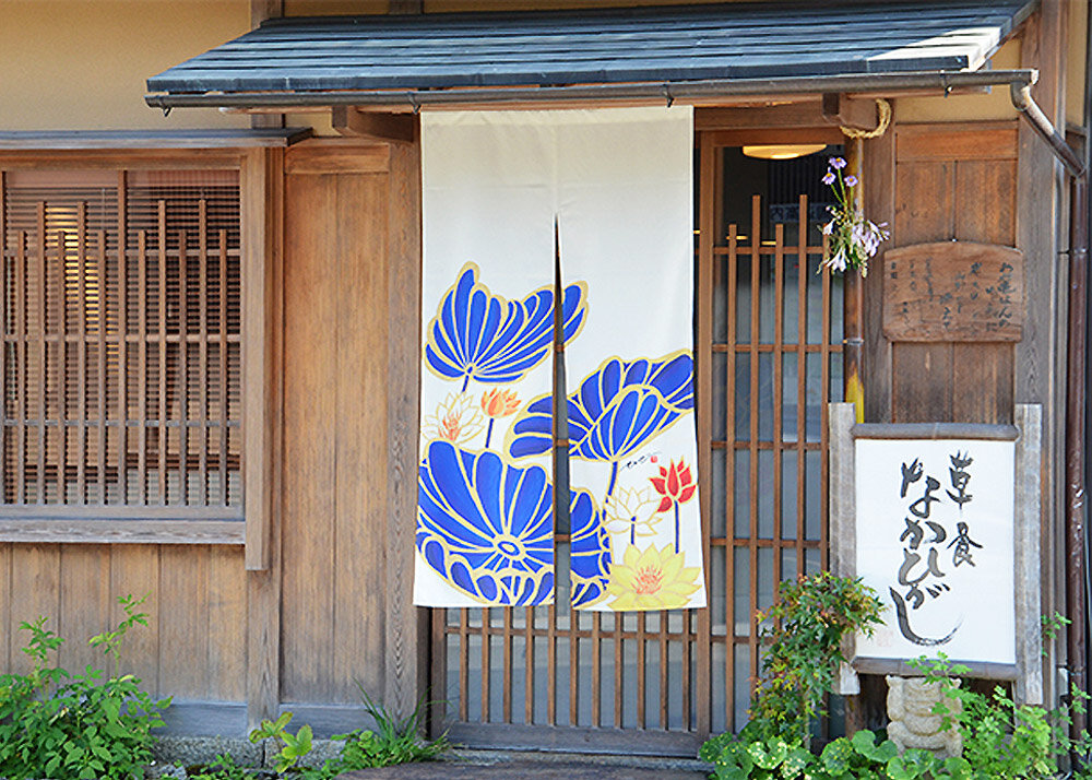 How To Choose The Best Japanese Curtain, Japanese Doorway Curtain