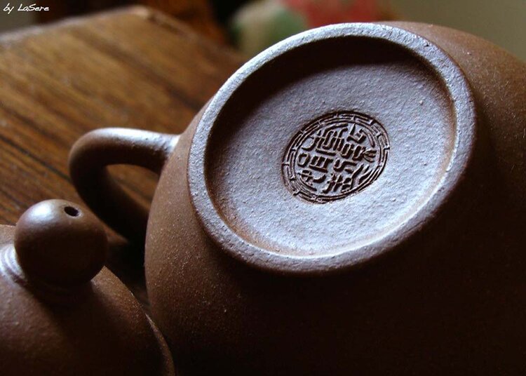 Eine japanische Teekanne chinesischer Herkunft