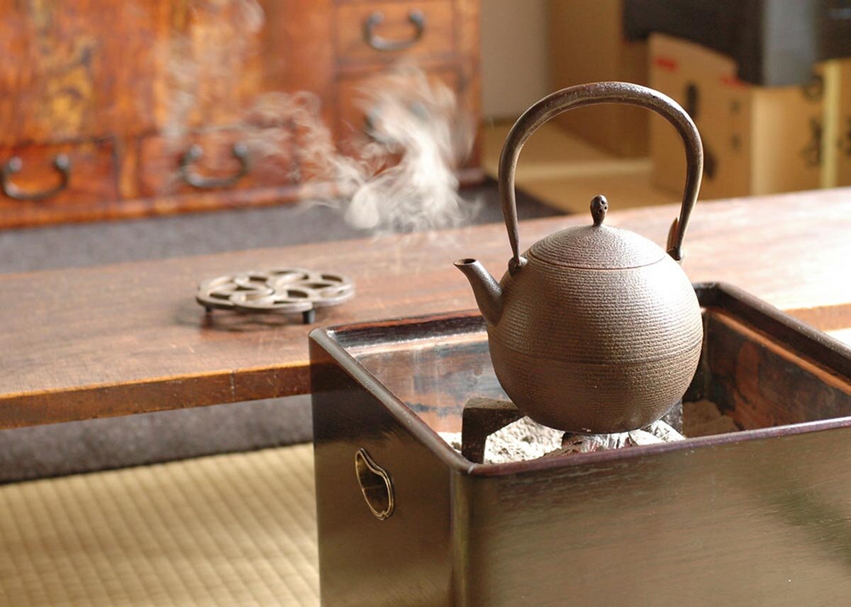 Ceramic Teapot with Long Handle Loose Leaf Tea Pot for Boiling Hot