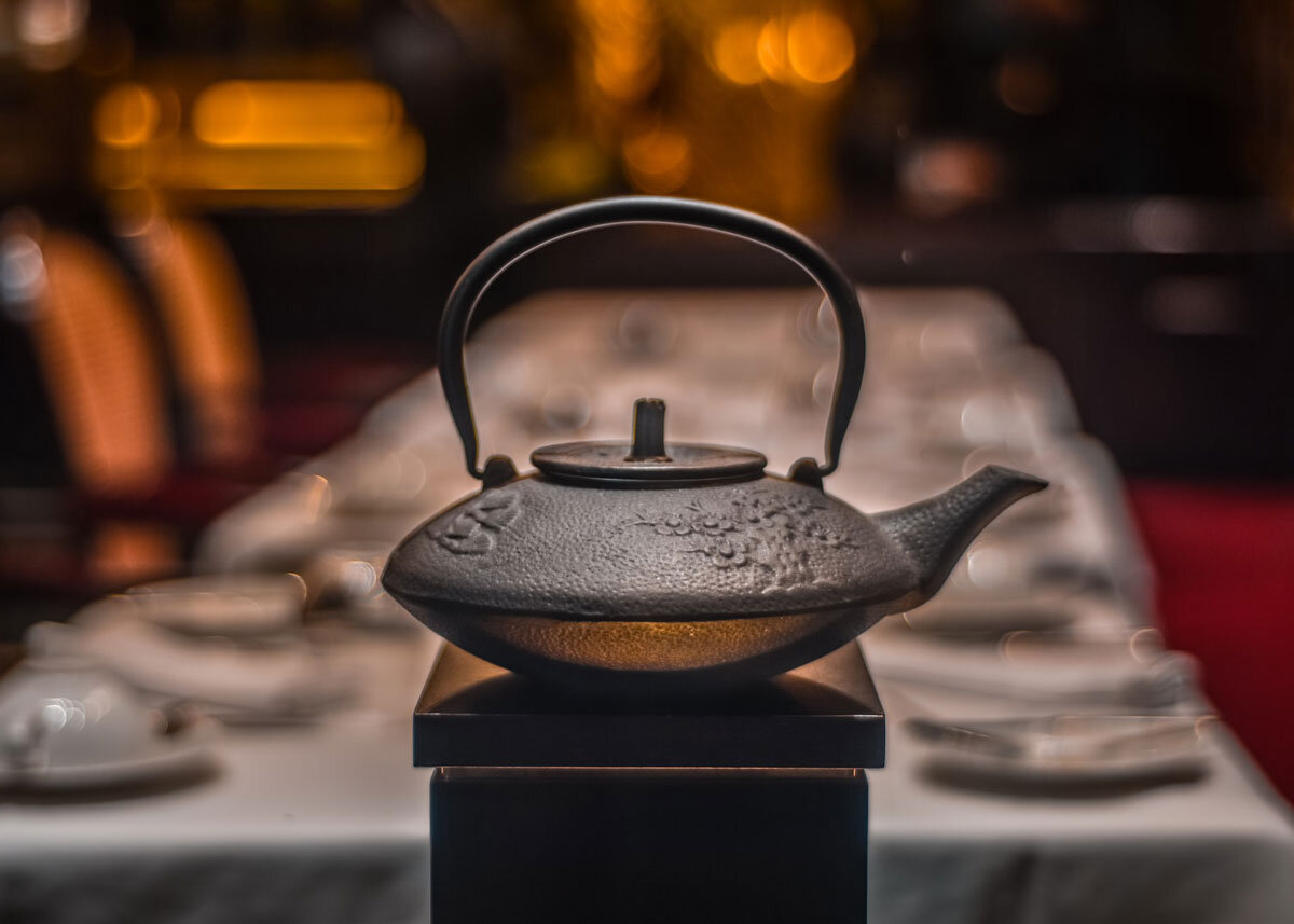 Tetsubin Cast Iron Tea Pot, brewing some Jasmine. Never used a cast iron tea  pot, the little placard that came with the set claims it can be used over a  fire. If