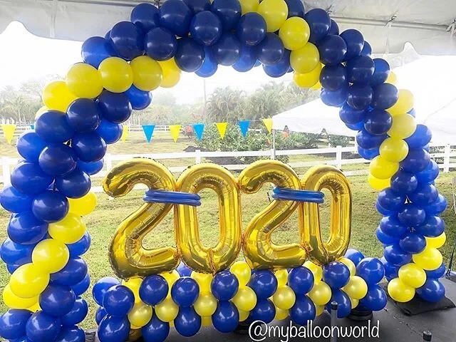 Congrats class of 2020 🥳 .
.
.
#Balloondesigns #balloontwist #balloongoals #balloontwisting #balloonsbroward #balloonsmiami #facepainting #facepaint #facepaintingmiami #facepaintingbroward #miami #westpalm #broward #balloontwistee #balloondecor #mia