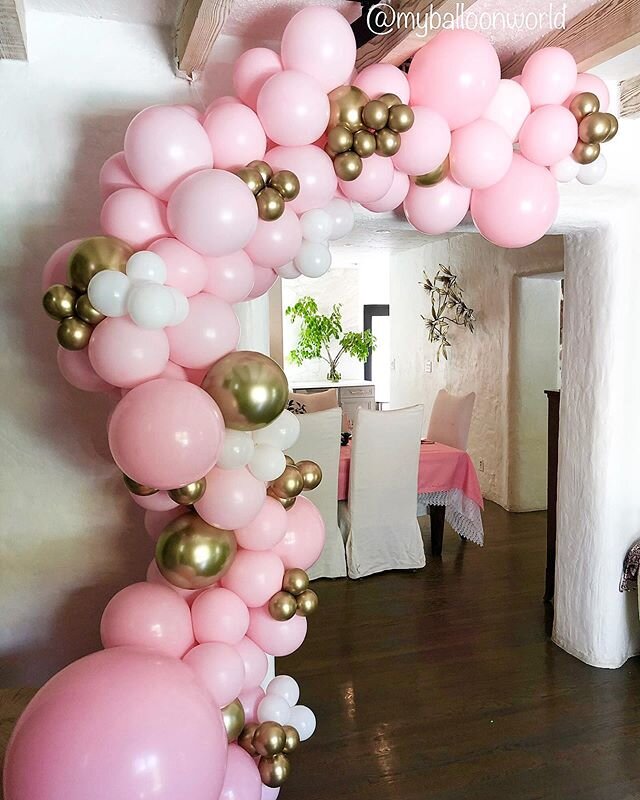 10ft garland 😍🎈
.
.
.
#Balloondesigns #balloontwist #balloongoals #balloontwisting #balloonsbroward #balloonsmiami #facepainting #facepaint #facepaintingmiami #facepaintingbroward #miami #westpalm #broward #balloontwistee #balloondecor #miamipartyr