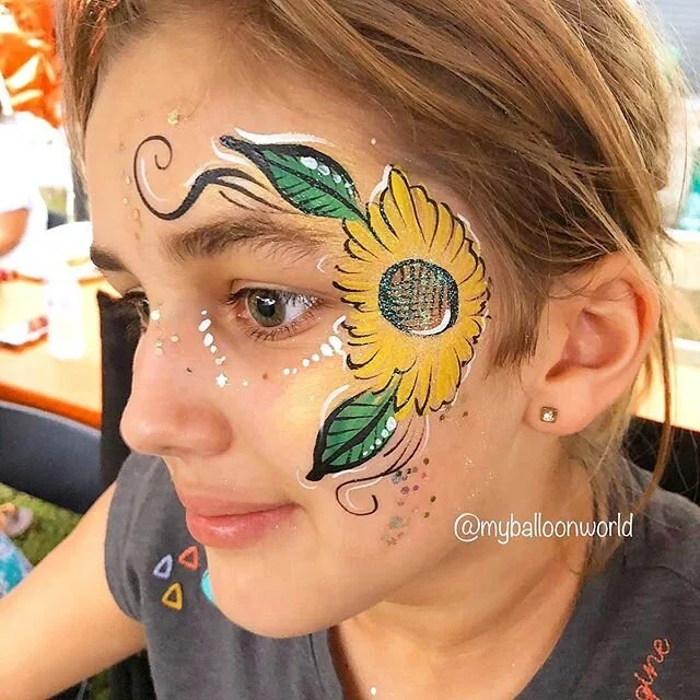 Sunflower 🌻😍
.
.
.
#Balloondesigns #balloontwist #balloongoals #balloontwisting #balloonsbroward #balloonsmiami #facepainting #facepaint #facepaintingmiami #facepaintingbroward #miami #westpalm #broward #balloontwistee #balloondecor #miamipartyrent