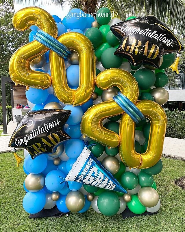 Grad Balloon wall 😍🍾🎈🌏 🎓 .
.
.
.
#Balloondesigns #balloontwist #balloongoals #balloontwisting #balloonsbroward #balloonsmiami #facepainting #facepaint #facepaintingmiami #facepaintingbroward #miami #westpalm #broward #balloontwistee #balloondeco