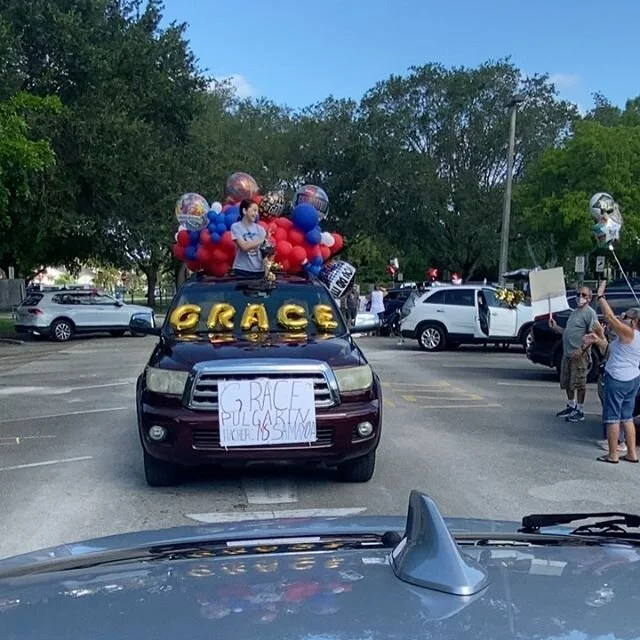 Congrats to our favorite 5th grader , Grace 🥳🎓🎈👩&zwj;🎓 @ramblewoodelementary @browardschools @coralspringstalk @coralspringsfl .
.
#Balloondesigns #balloontwist #balloongoals #balloontwisting #balloonsbroward #balloonsmiami #facepainting #facepa