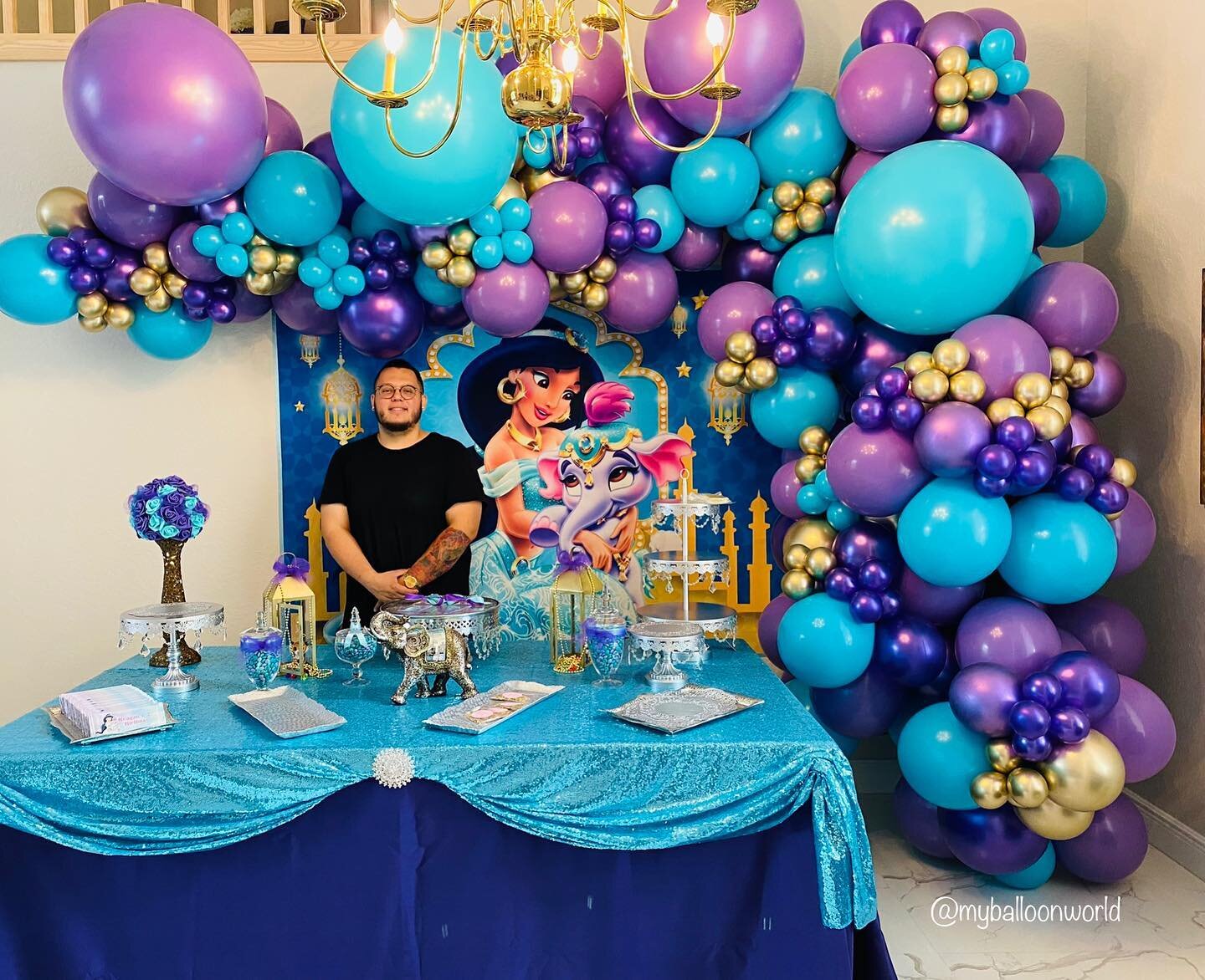 8x8ft garland 😍🎈
#Balloondesigns #balloontwist #balloongoals #balloontwisting #balloonsbroward #balloonsmiami #facepainting #facepaint #facepaintingmiami #facepaintingbroward #miami #westpalm #broward #balloontwistee #balloondecor #miamipartyrental