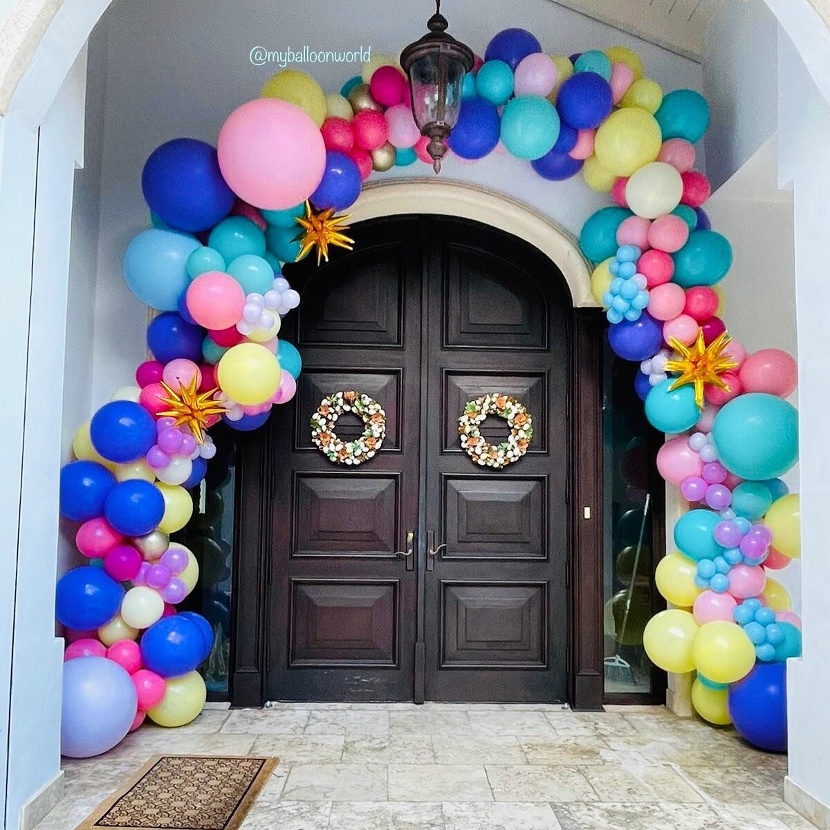 Colorful entrance garland 😍🎈
.
.
.
#balloongarland #entrancearch #diyballoons #balloondesigns #balloontwist #balloongoals #balloontwisting #balloonsbroward #balloonsmiami #facepainting #facepaint #facepaintingmiami #facepaintingbroward #miami #west