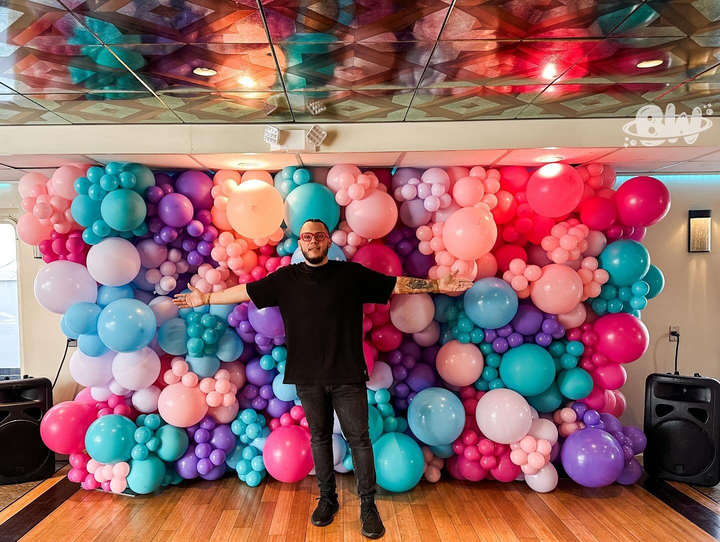 Swipe and look at this balloon wall from different angles 👐🎈
.
.
.
##Balloongarland #balloonwall #ballooncenterpieces #palmbeachballoons #balloonsbroward #balloonsmiami #fortlauderdaleballoons #balloonbouquet #bocaratonballoons #coralspringsballoon