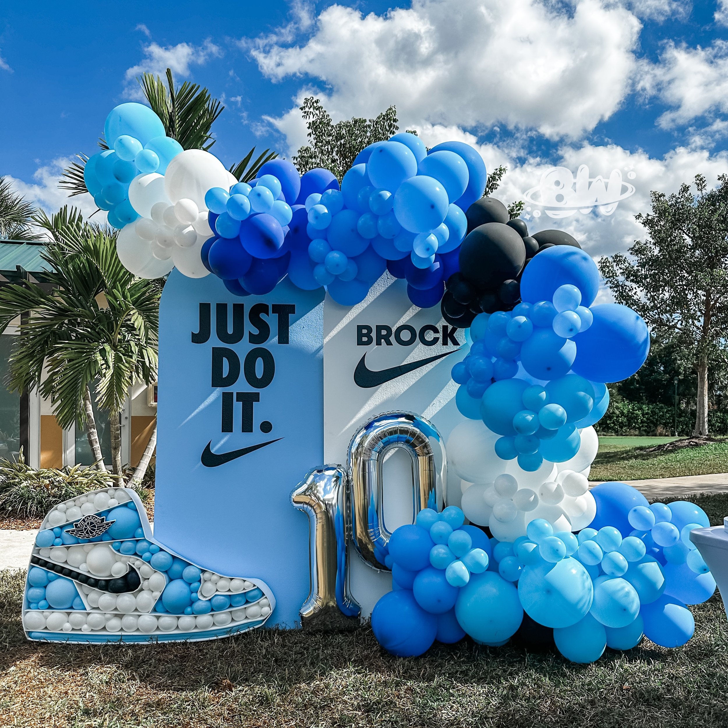 JUST DO IT ✅ and we did it! Amazing setup! Loved this creative work 👟 🎈🎈🎈🎈🎈👍🏼👍🏼👍🏼 
Nike balloons with Nike backdrop and Nike shoe balloon mosaic 🤩🤩🤩🤩
#miamiballoons #fortlauderdaleballoons #miamiparty #browardevents #miamievents