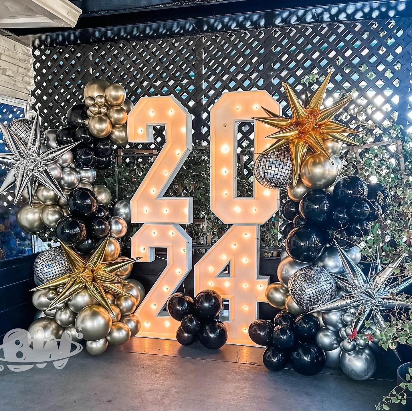 Graduation balloon garland and Grad marquee letters! Now available with special package promotion! Congrats Class of #2024 ! 
#miamiballoons #fortlauderdaleballoons #gradballoons