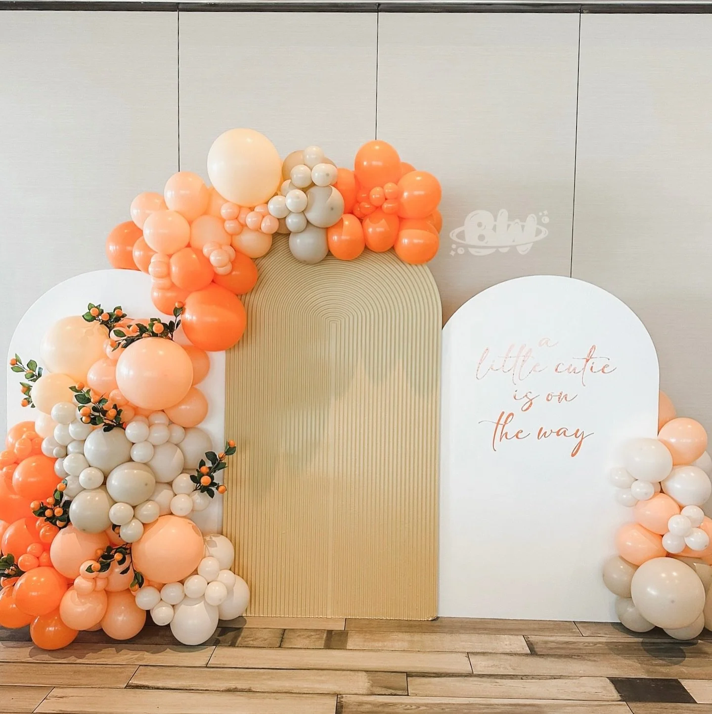 Oranges 🍊
Ripple backdrops
Archway backdrop
& arch panels available for rent!
.
.
.
.
#miamiballoons #fortlauderdaleballoons #palmbeachballoons