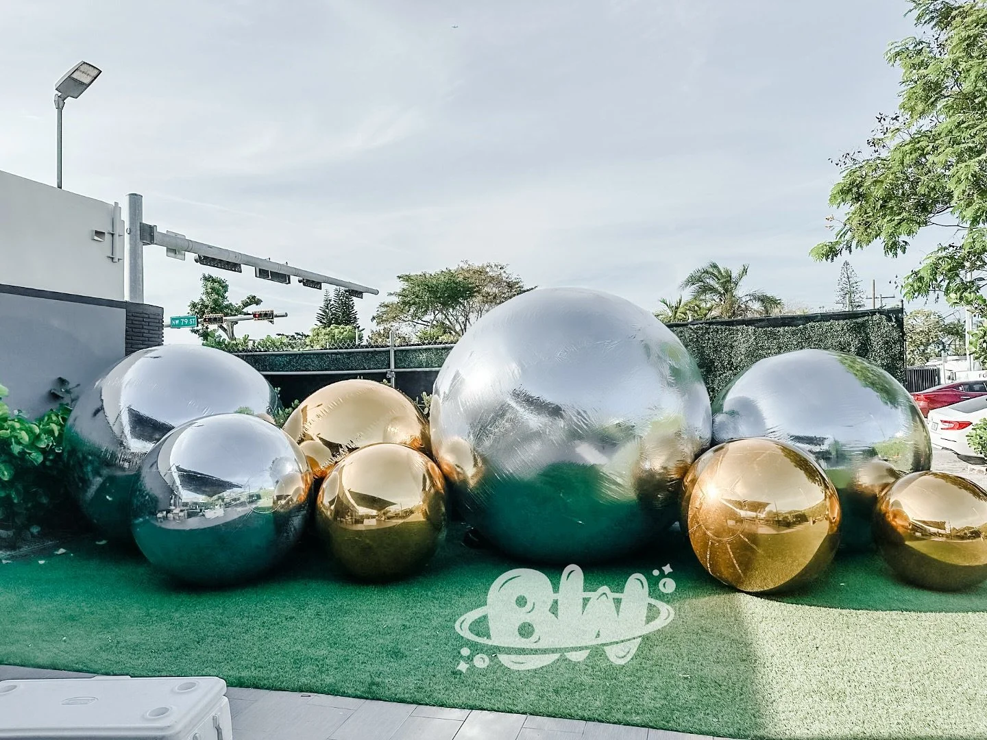 Shiny ball orbz available for rent! Miami , Broward & Palm Beach !
.
.
.
#palmbeachballoons #browardpartyrental #miamipartyrental #browardballoons #southfloridaballoons #miamiballoons #browardpartyplanner
