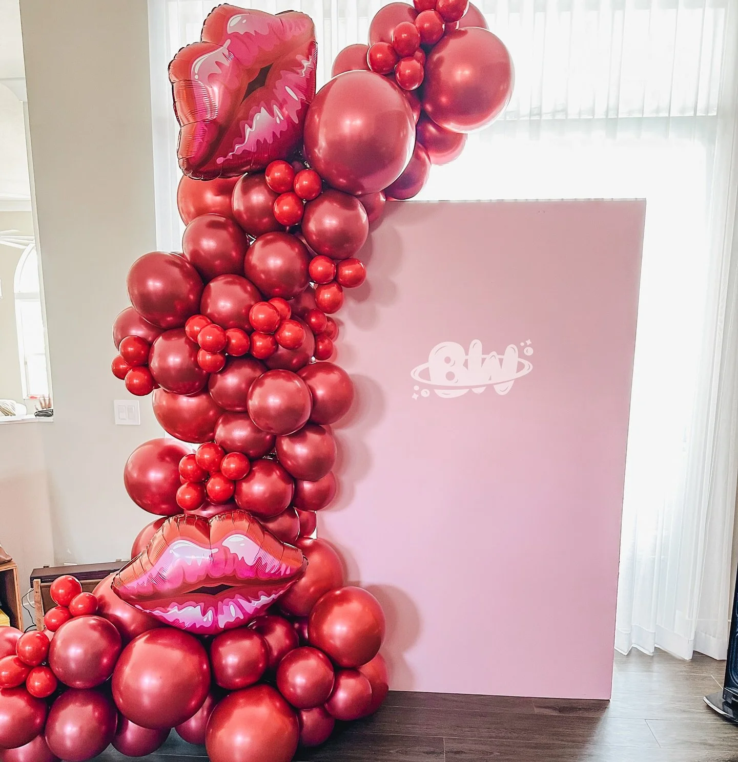 How was your valentine 💘 day?
Valentine 💌 balloon garland with arch panel 4x8ft backdrop rental .
.
.
.
.
#miamiballoons #browardballoons #palmbeachballoons #balloonsmiami #fortlauderdaleballoons
