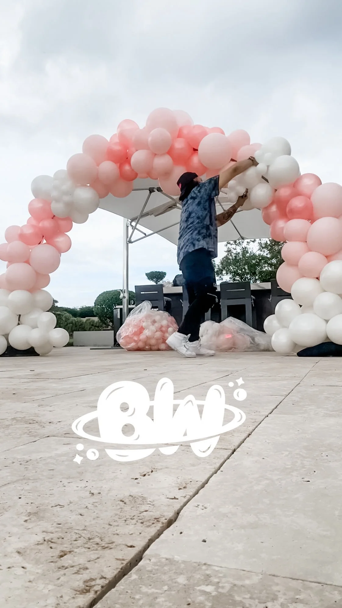 Organic balloon arch perfect for outdoor occasions! Miami | Broward | Palm beach
.
.
.
#miamiballoons #fortlauderdaleballoons #palmbeachballoons #balloonsmiami #browardballoons