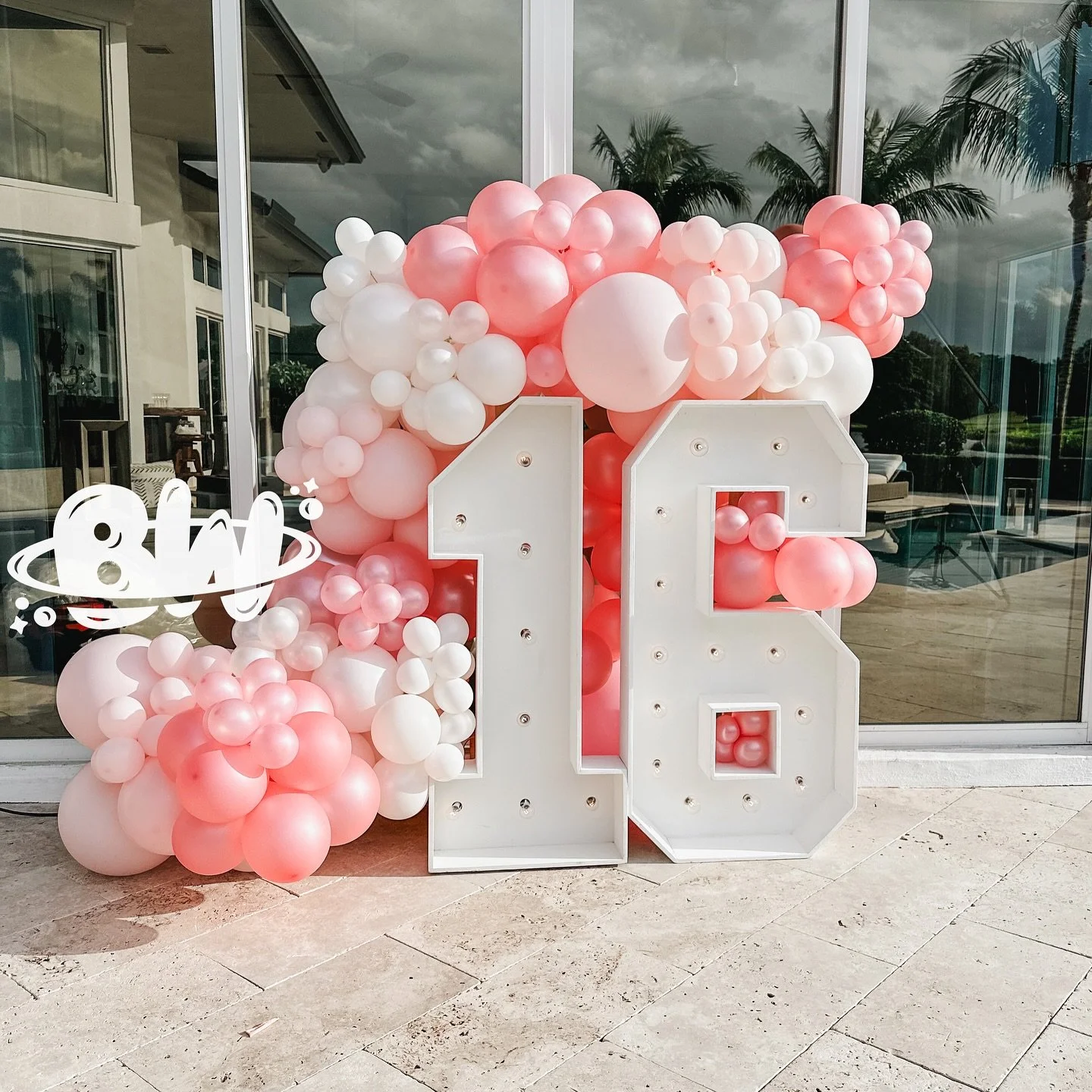 Sweet 16 balloon decor marquee numbers and arch! 
.
.
.
#miamiballoons #balloonsmiami #coralspringsballoons #palmbeachballoons