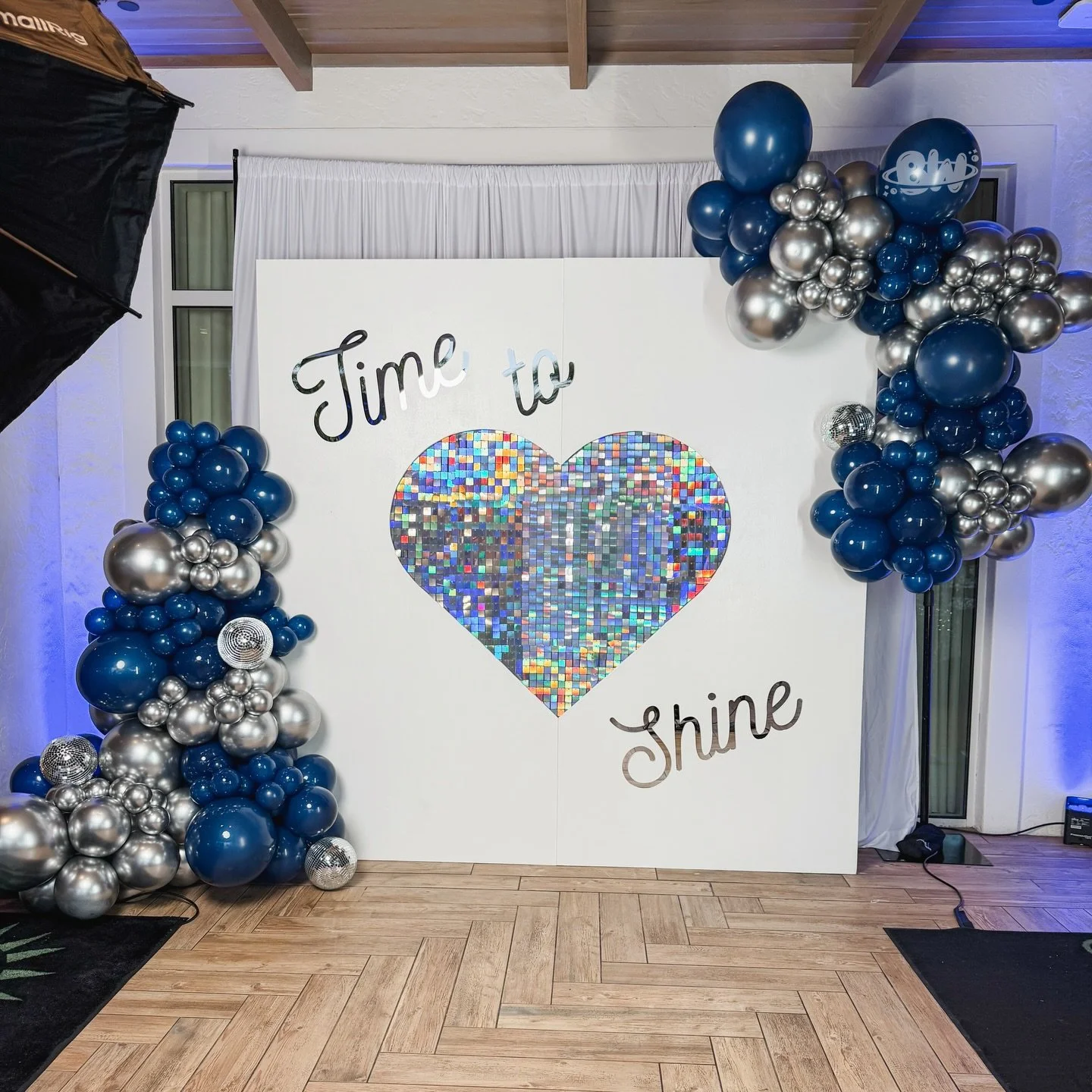 Time to shine ✨ 
Balloons @balloonworldevents 
Event planner @creativetouchpartydesign 
.
.
.
#balloonsmiami #miamiballoons #fortlauderdaleballoons #palmbeachballoons #coralspringsballoons