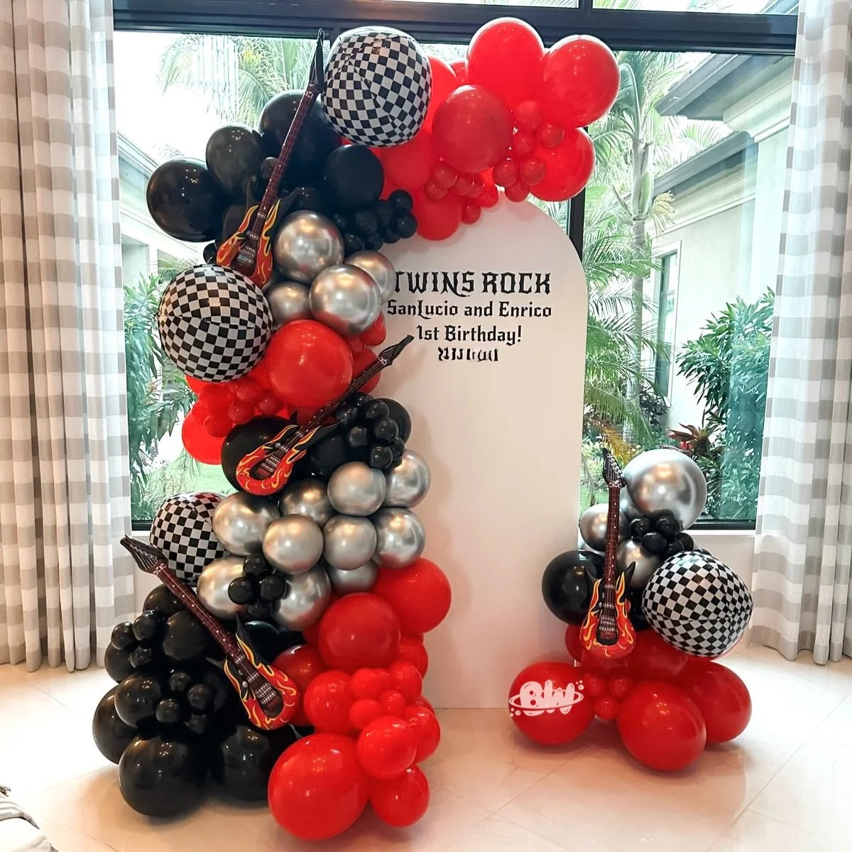 Let&rsquo;s rock 🎸 n Roll! 
.
.
.
#miamiballoons #balloonsmiami #browardballoons #fortlauderdaleballoons #palmbeachballoons