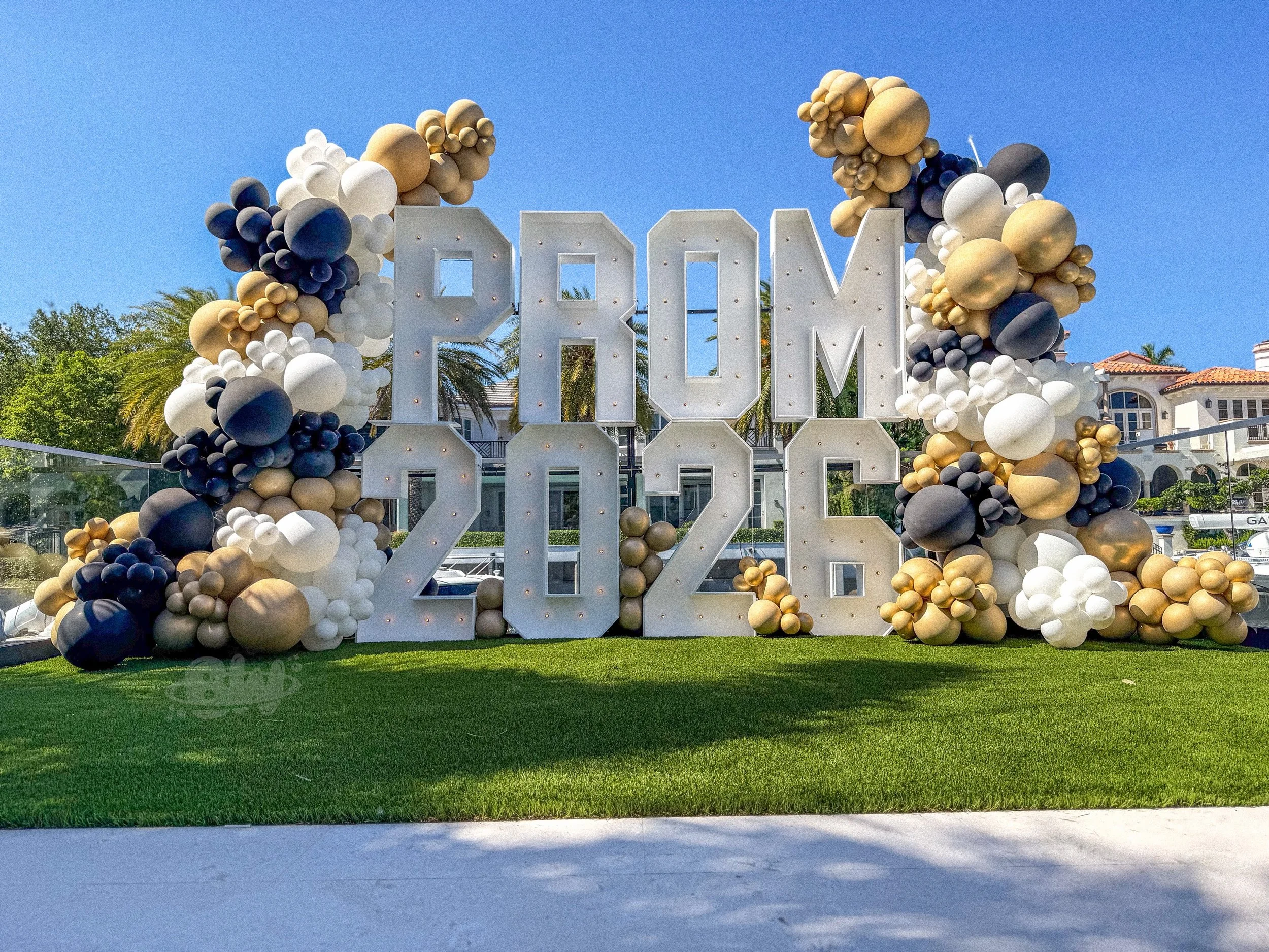 Large marquee letters and numbers setup! 
#balloonsmiami #fortlauderdaleballoons #palmbeachballoons #miamiballoons #balloonworldmiami