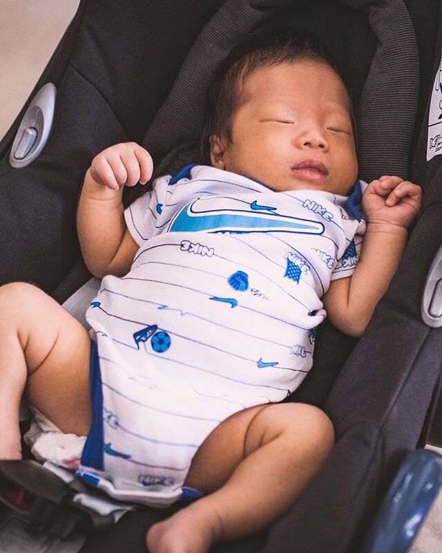 Day 68: A bundle of love and joy, Cyrus really loves to sleep like he is on clouds! #family #Cyrusfirstmonth #Fujifilm #fujifilmxt3