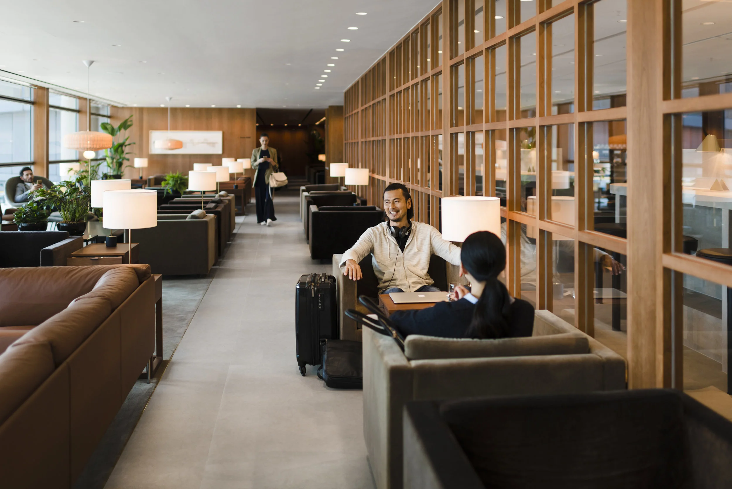Cathay Pacific Lounge Hong Kong Review.jpg