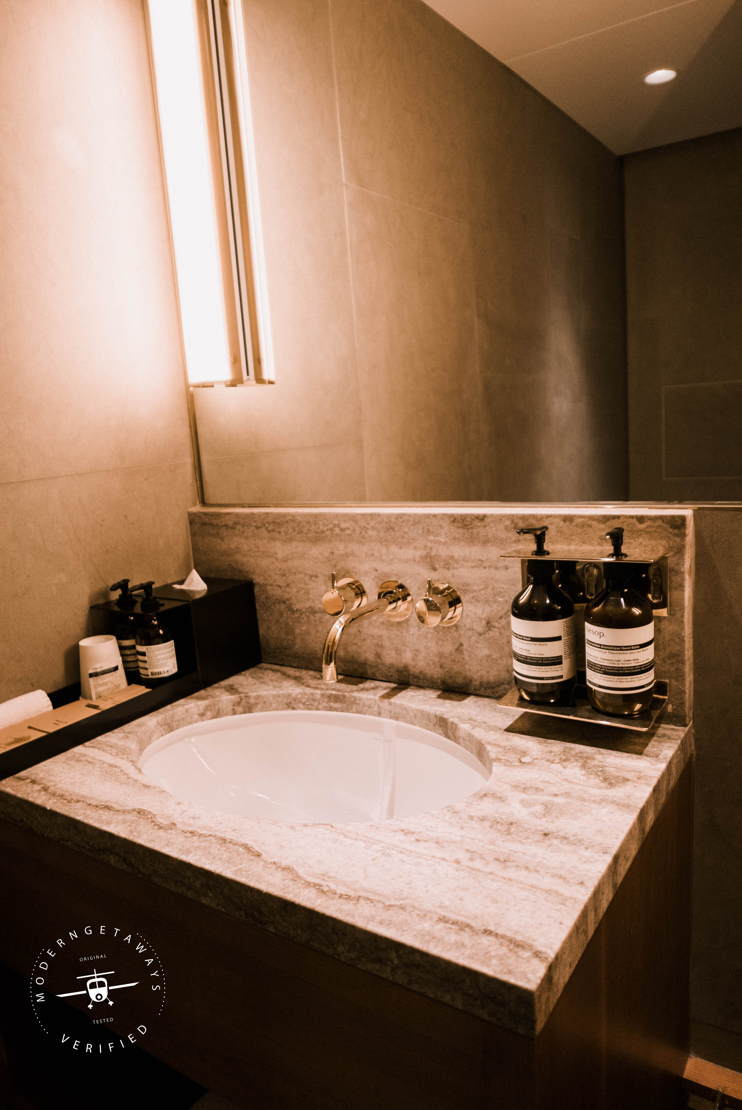Cathay Pacific Lounge Hong Kong Review.jpg