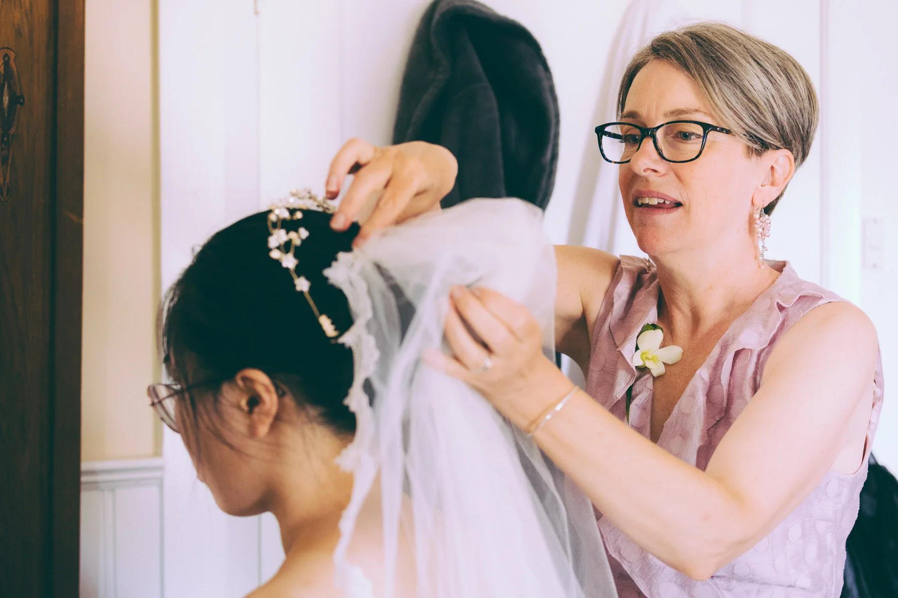 paulineandangus_gettingready_viewpics-220.jpg