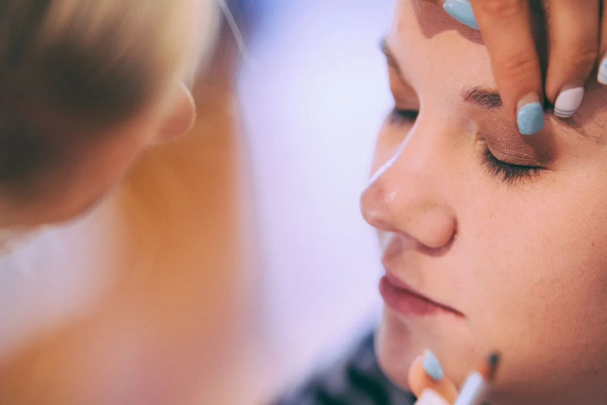 aleshaanddan_gettingready_viewpics-141.jpg