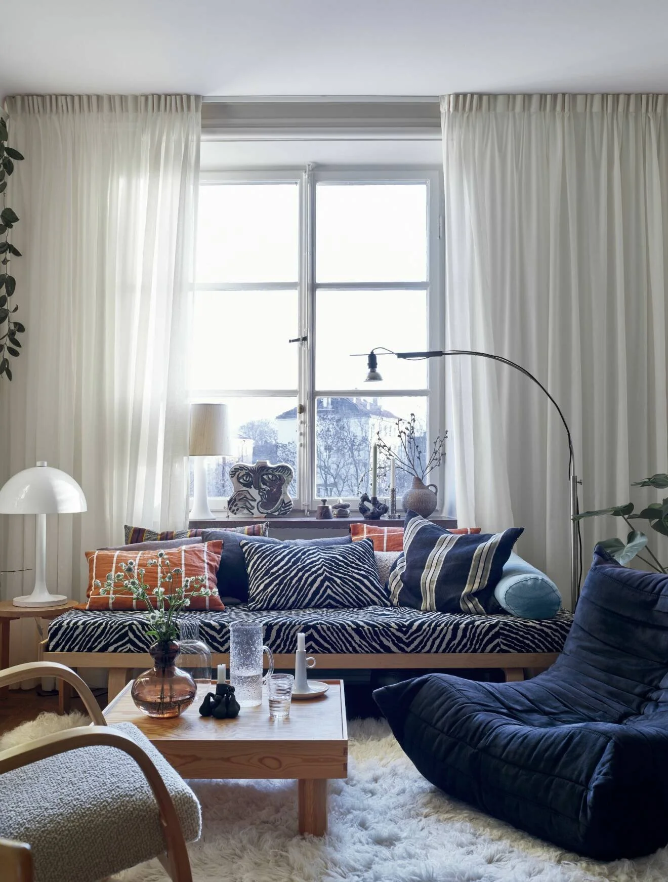 Rainbowface Rond, Earthenware; Intuitive & playful interior design at the home of Choi- Ping Woo, Elle Decoration, Issue 1 (2024); Sweden