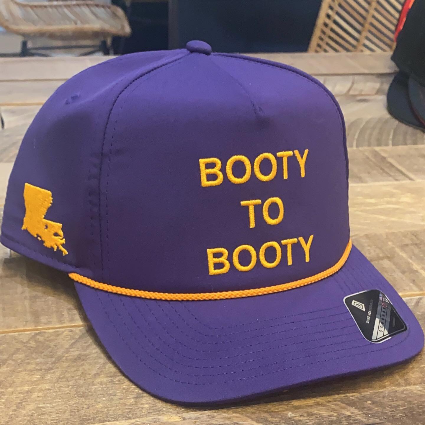 They dance different on the Bayou. 

#Booty #LSU #domehats #EveryHatHasAStory #QB1 #BrotherToBrother #BootyToBooty