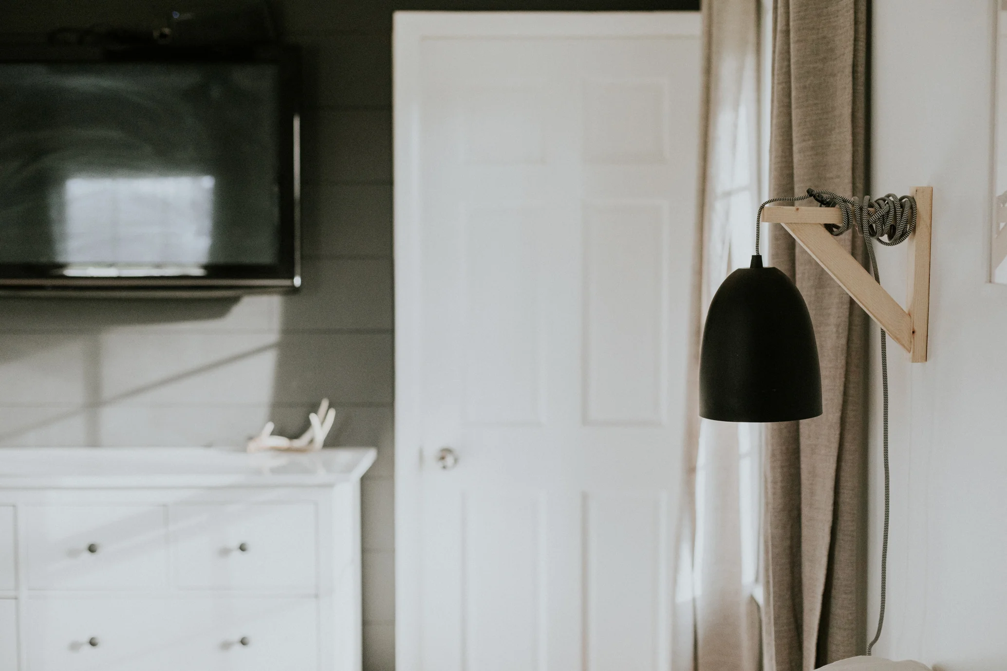 diy minimal wall light stand 2 blog.jpg