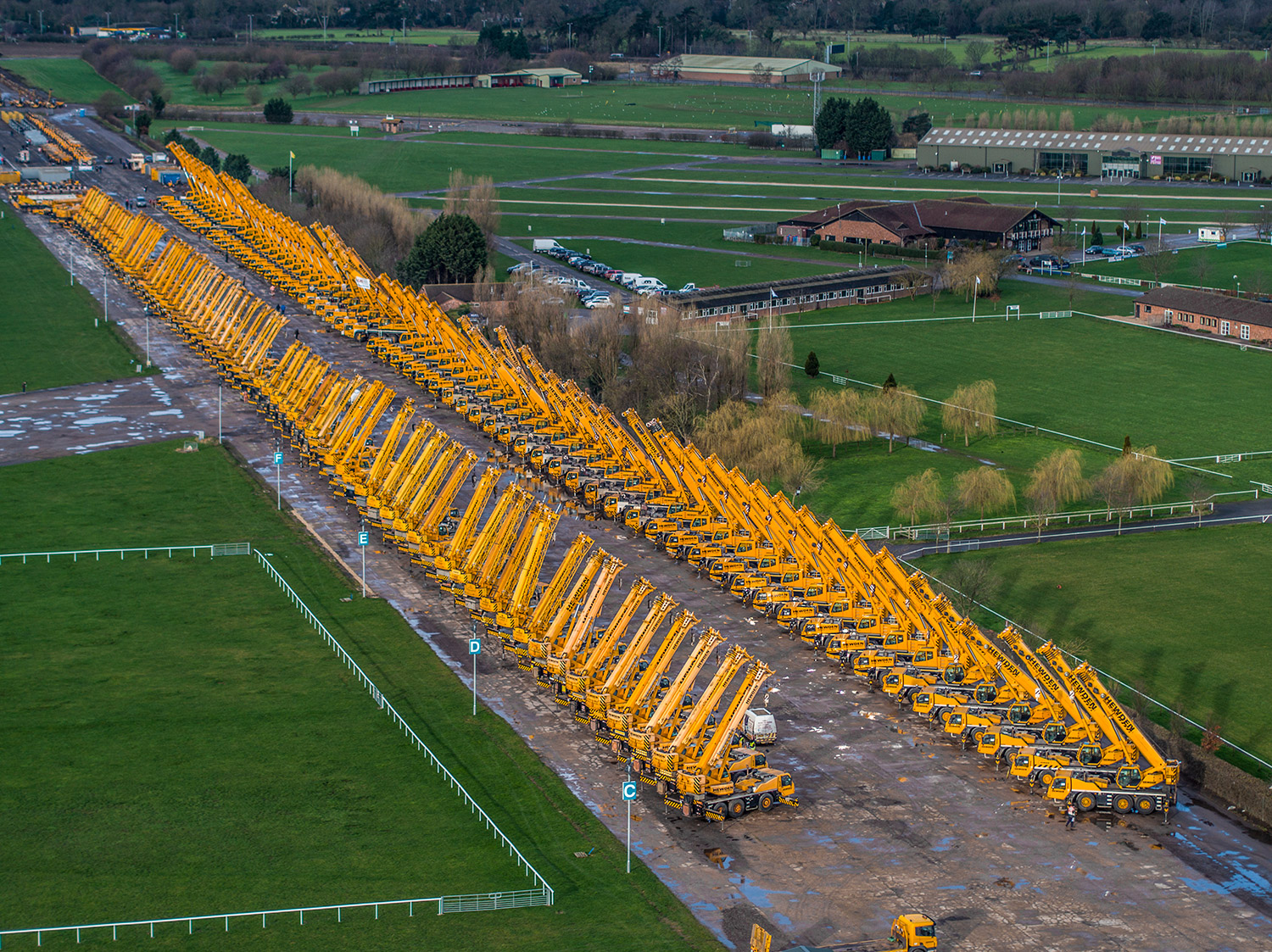 newark showground cranes