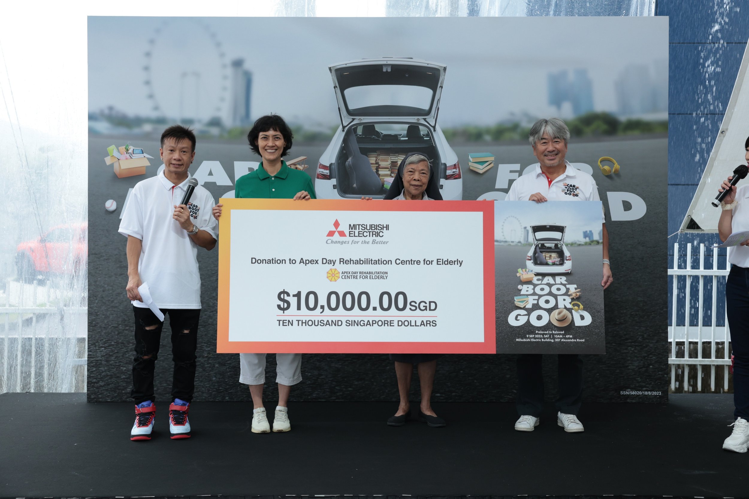 batch_Mitsubishi Electric Asia presents charity Apex Day Rehabilitation Centre for Elderly with $10,000 donation.JPG