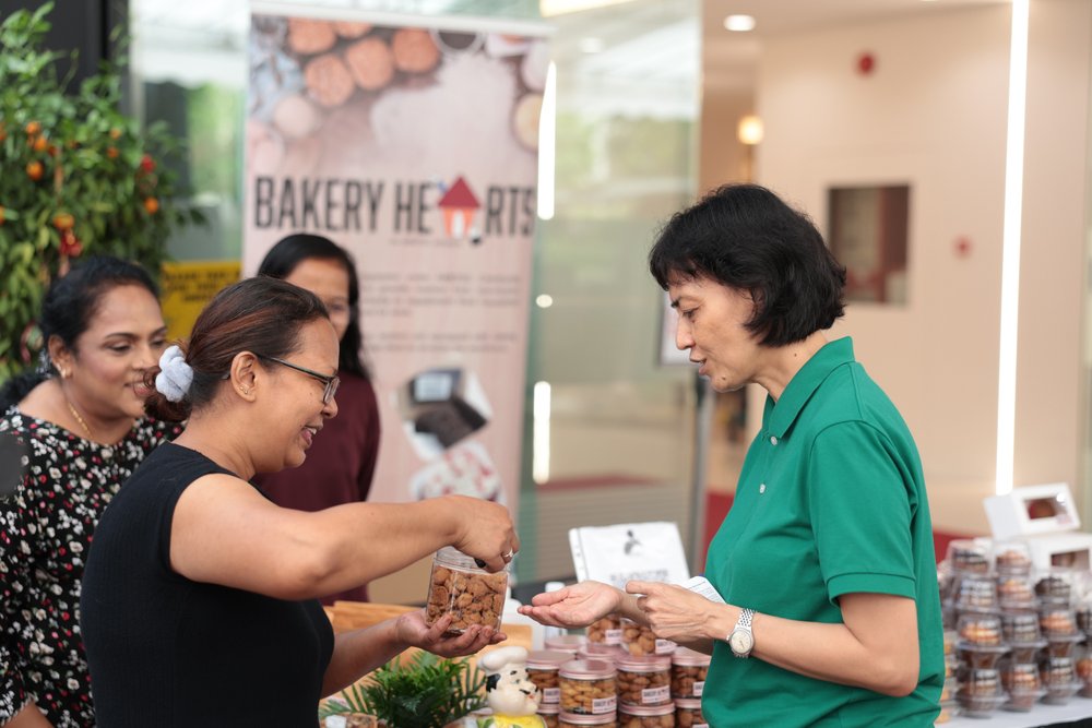 batch_Tanjong Pagar GRC MP Joan Pereira chats with social enterprise Bakery Hearts at Car Boot for Good.JPG