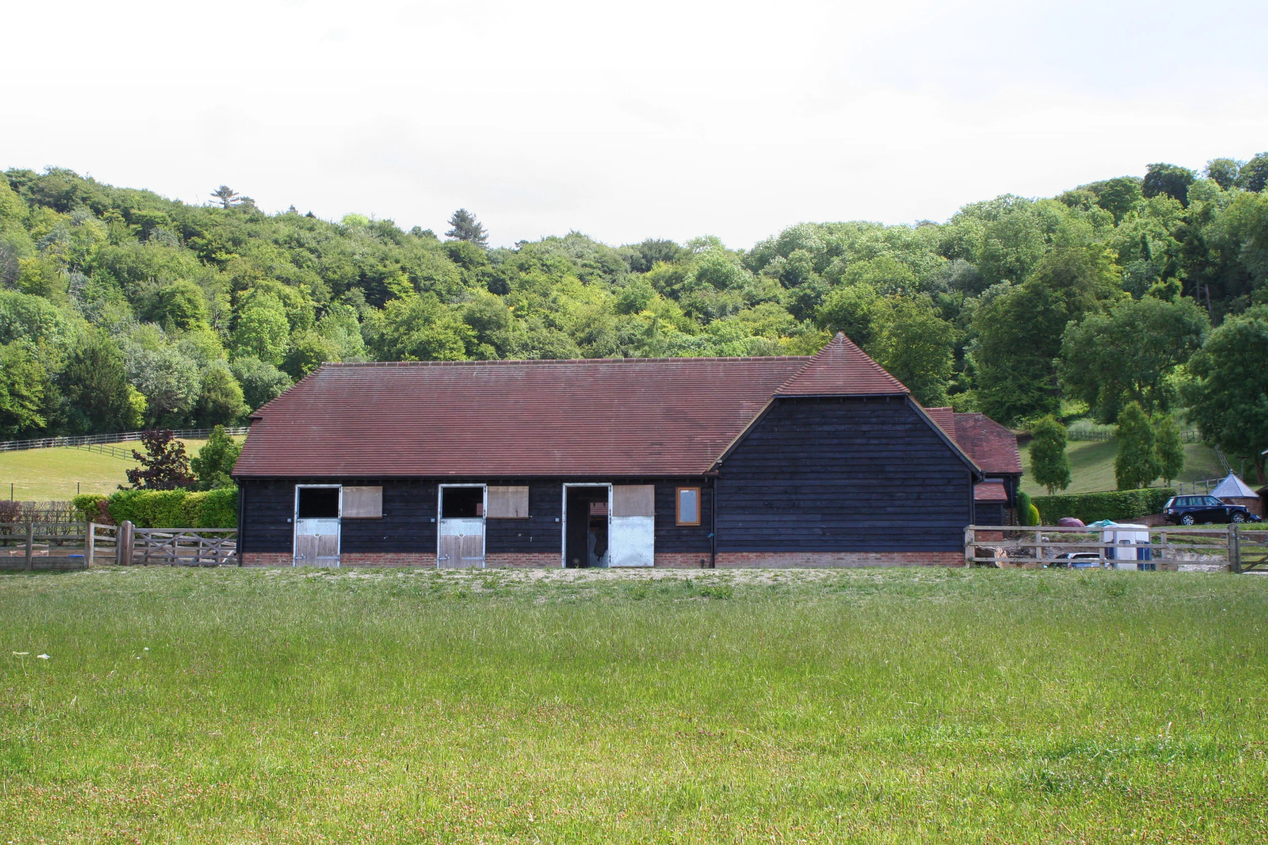 Loose boxes, machinery storage and hay/tack room