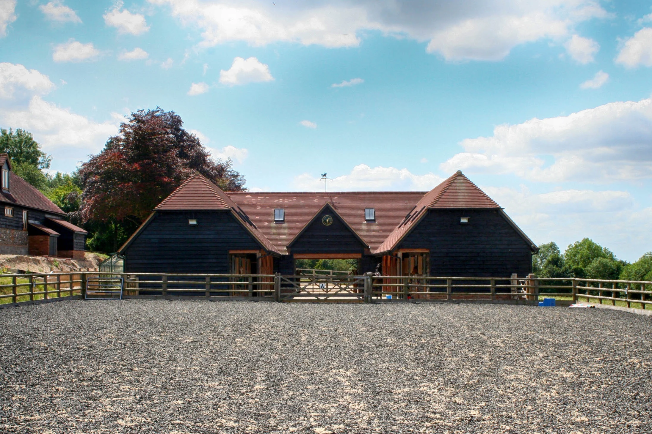 Loose boxes, machinery storage and hay/tack room