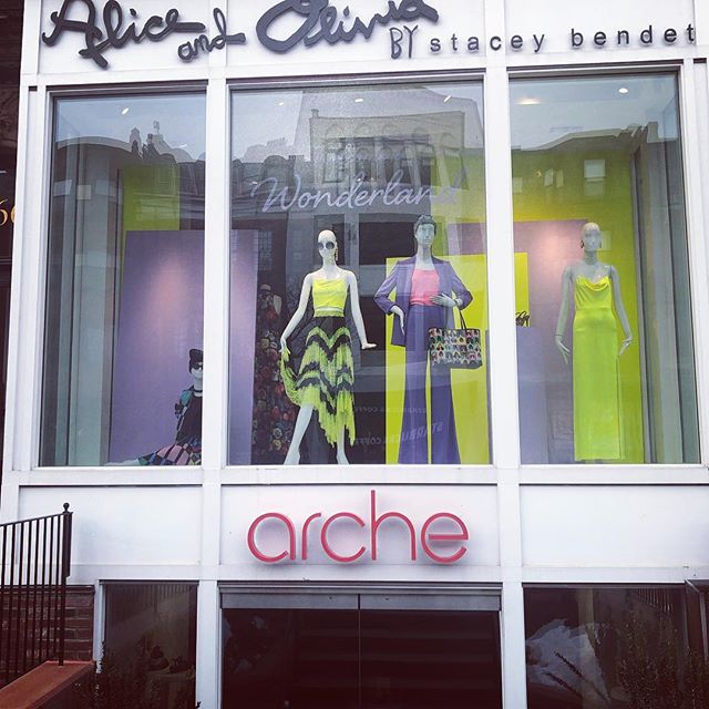 Some color to start the week.  @aliceandolivia always has one of the best windows on #newburystreet. #avantagenewbury #urbanmeritage #onlyonnewbury