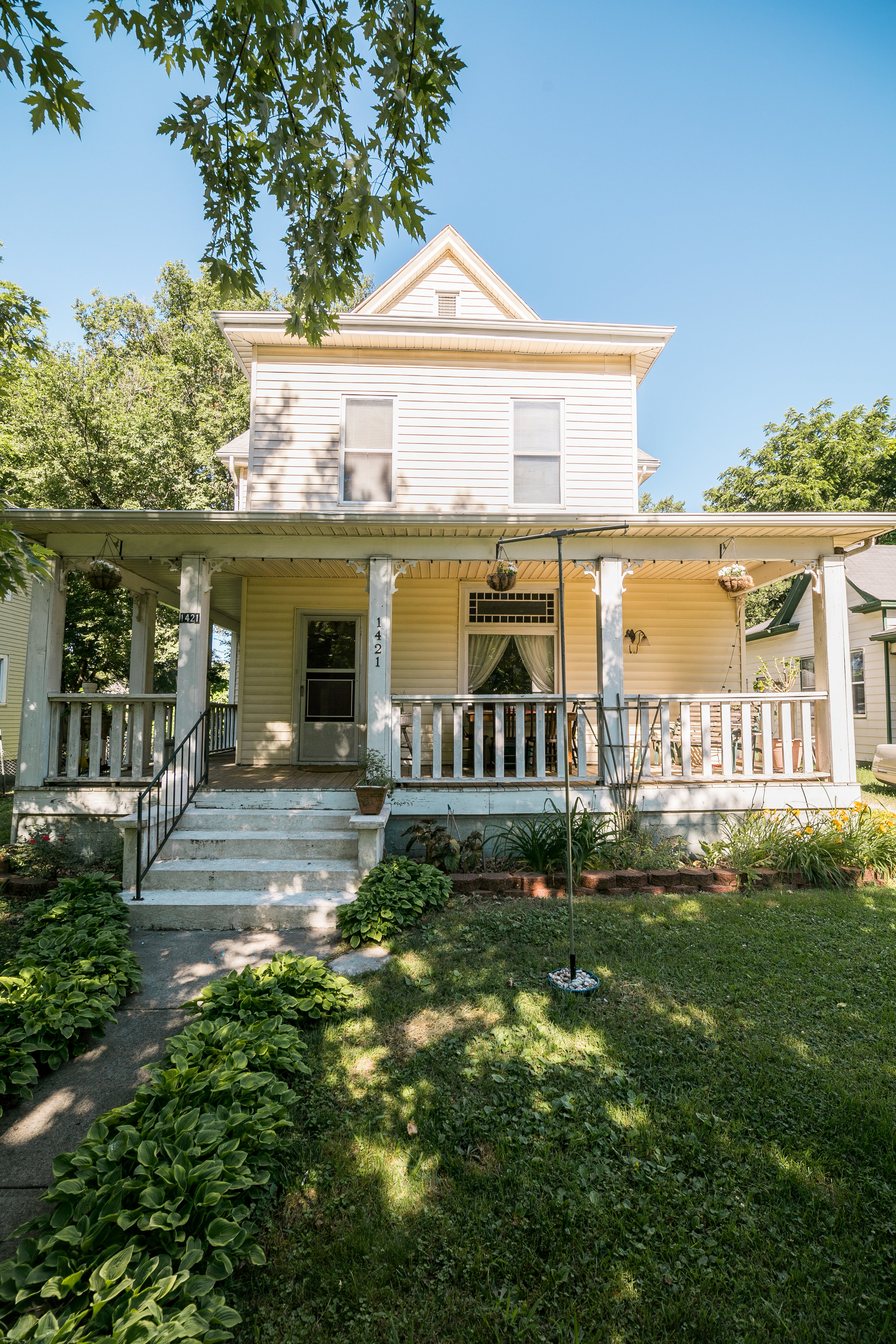 1421 N Broadway Ave-4.jpg