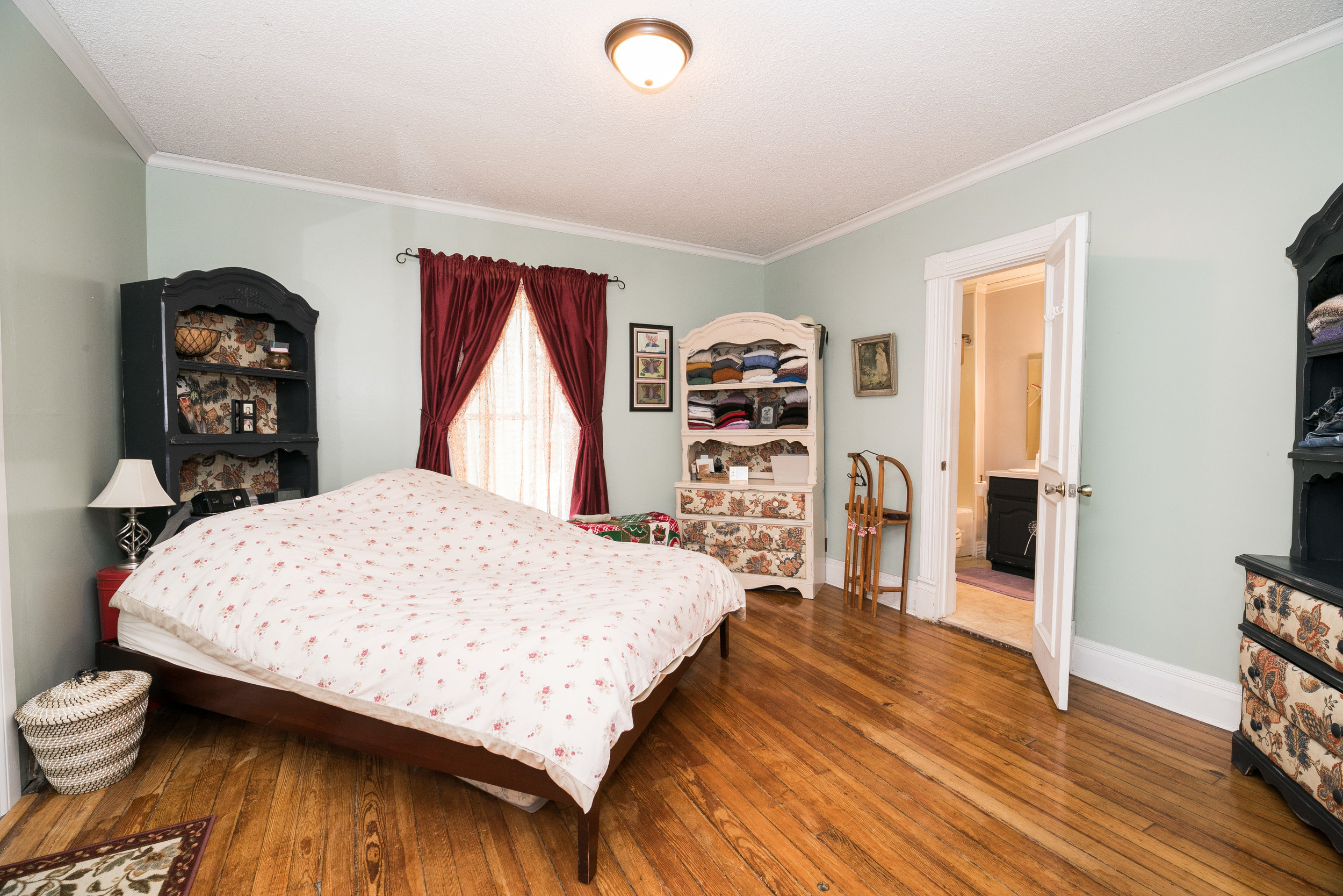 1421 N Broadway Ave-32.jpg