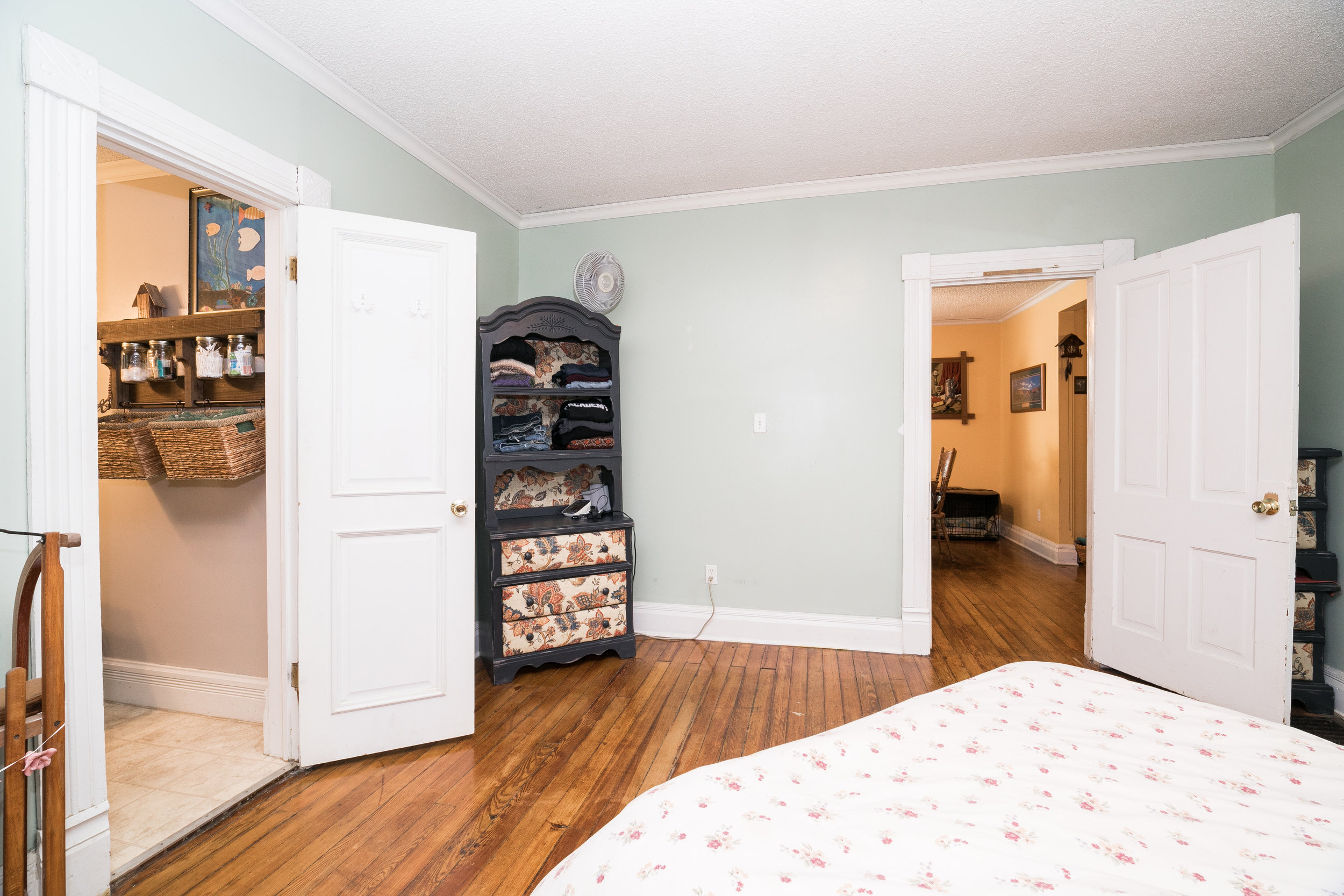 1421 N Broadway Ave-33.jpg