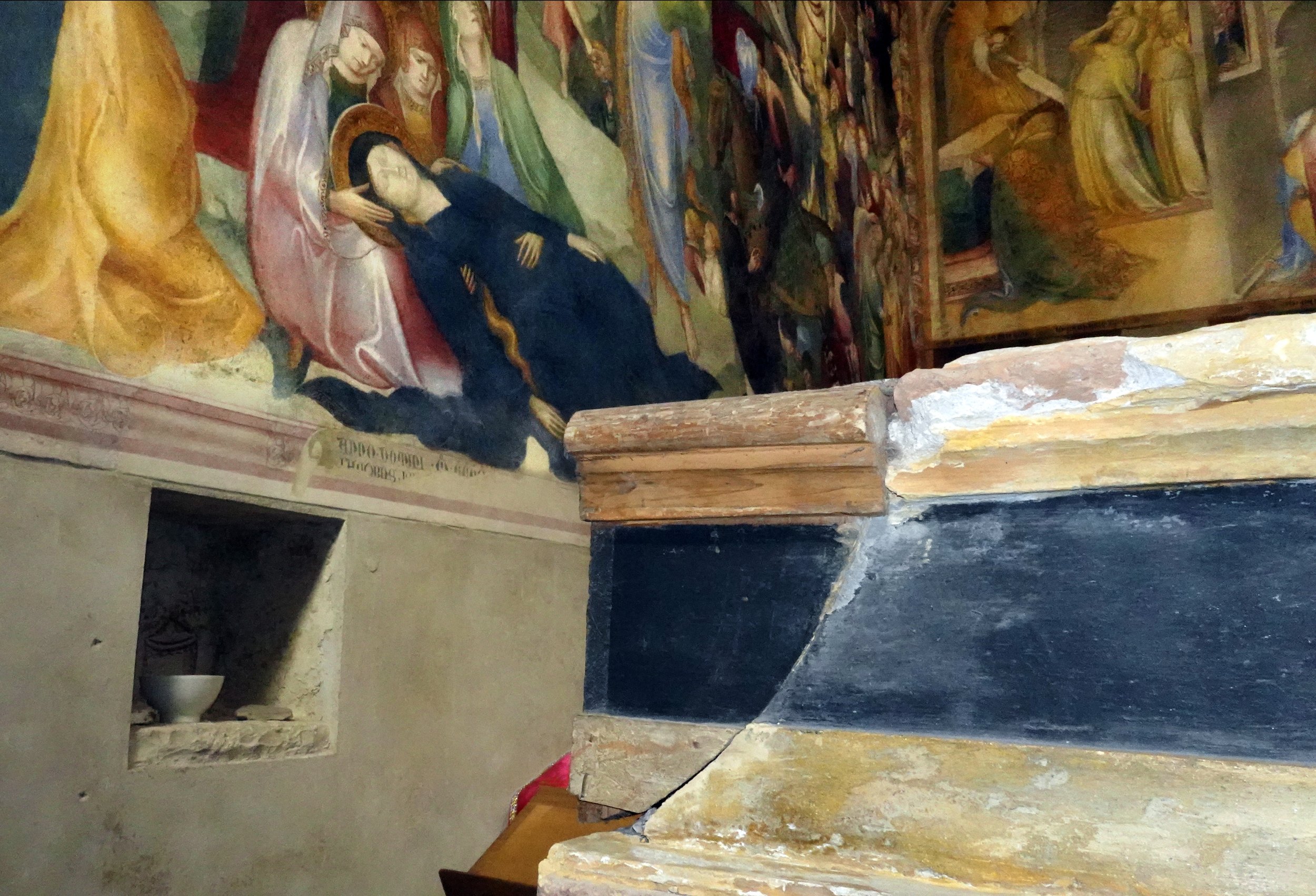 Urbino church fresco.jpg