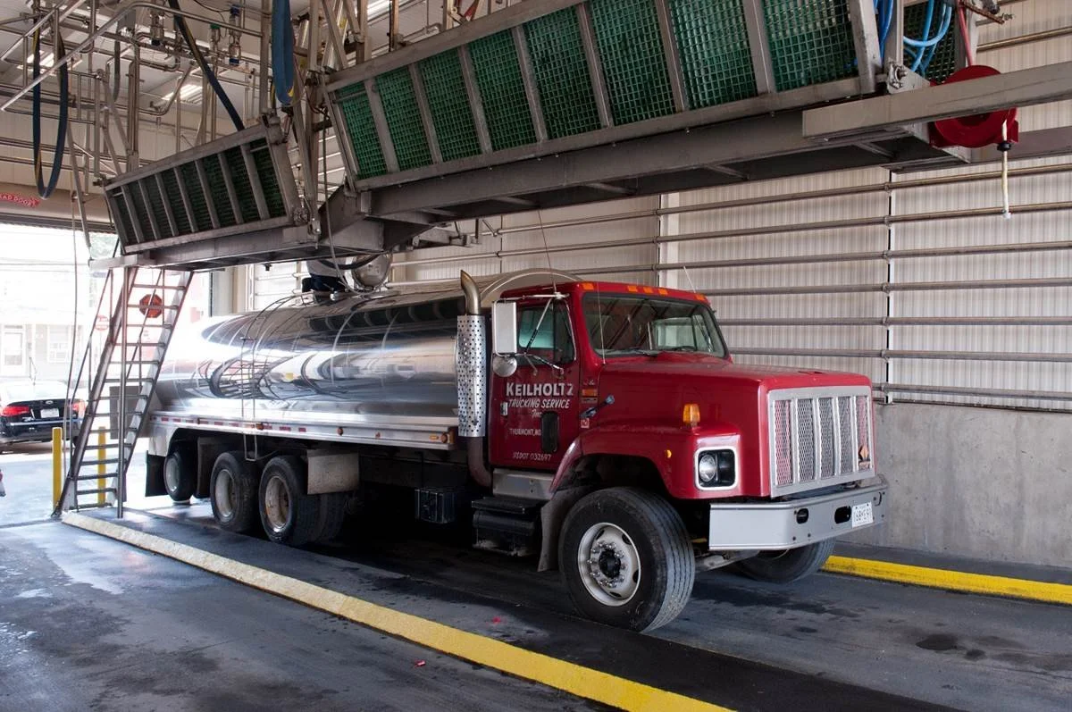 Pic 4 Delivery truck.jpg