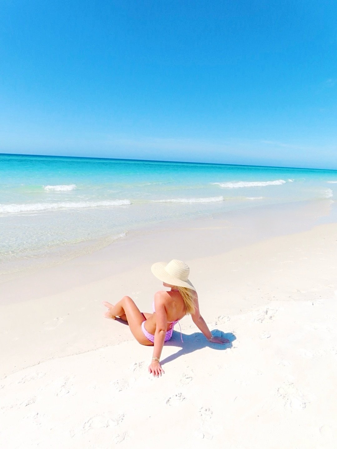 Some solo shots from spring break so far!! We&rsquo;ll be here!🤗🏄🏼&zwj;♀️✨

#kentuckypanhellenic #springbreak #sorority