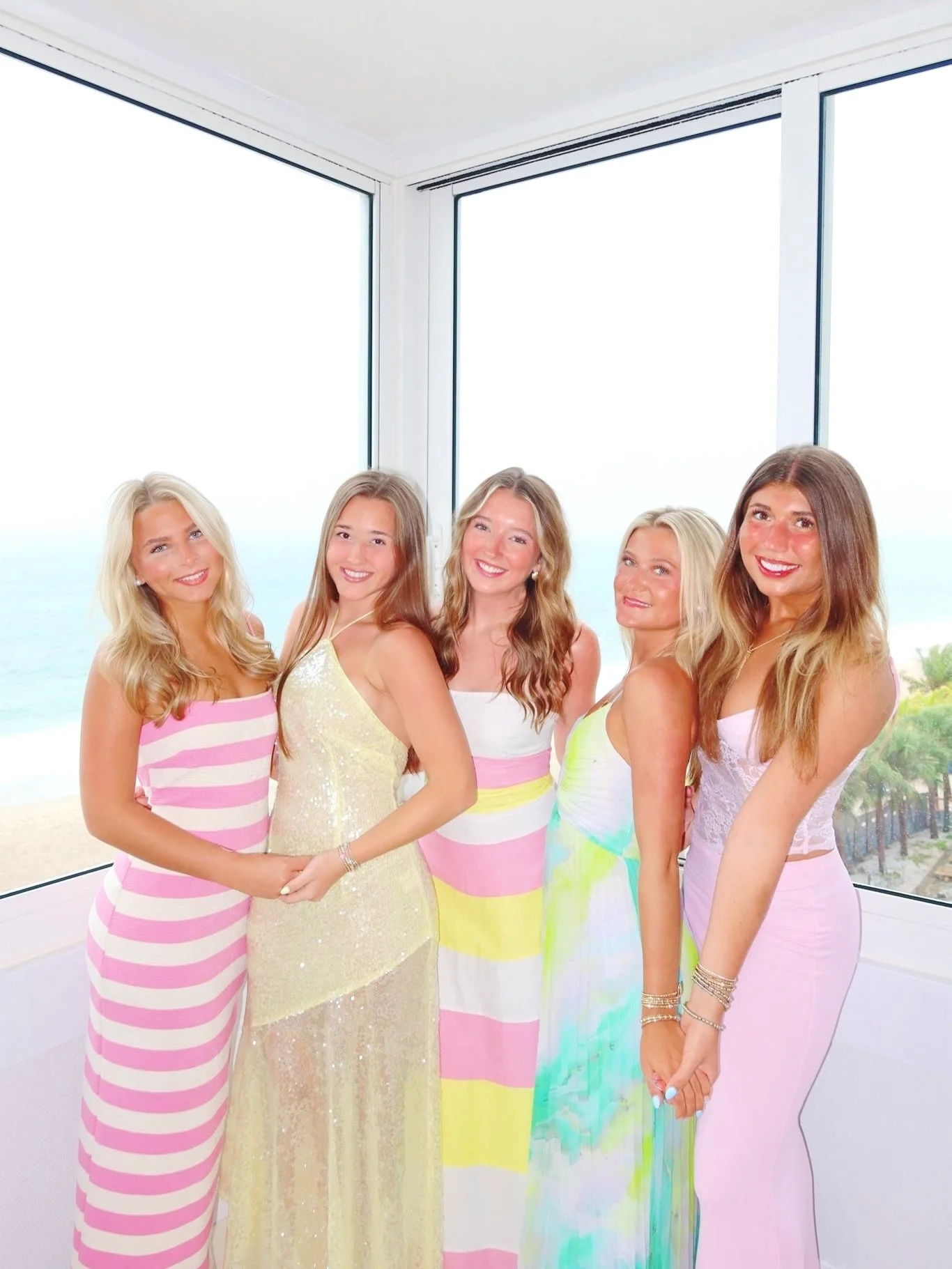 Our girls are having a BLAST! Loving the break, but missing our old Kentucky home.💛 

#kentuckypanhellenic #sorority #oldkentuckyhome