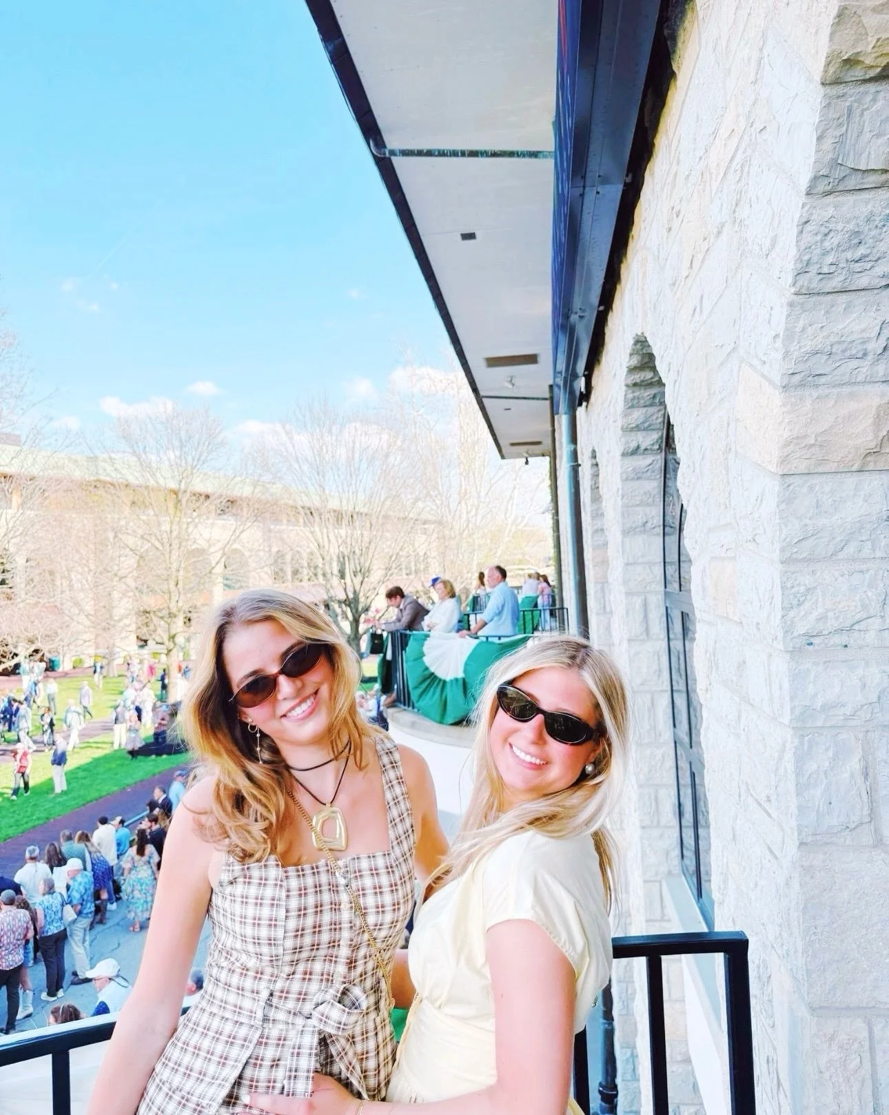 Our favorite season is back!🐎✨💛 

#universityofkentucky #kentuckypanhellenic #keeneland