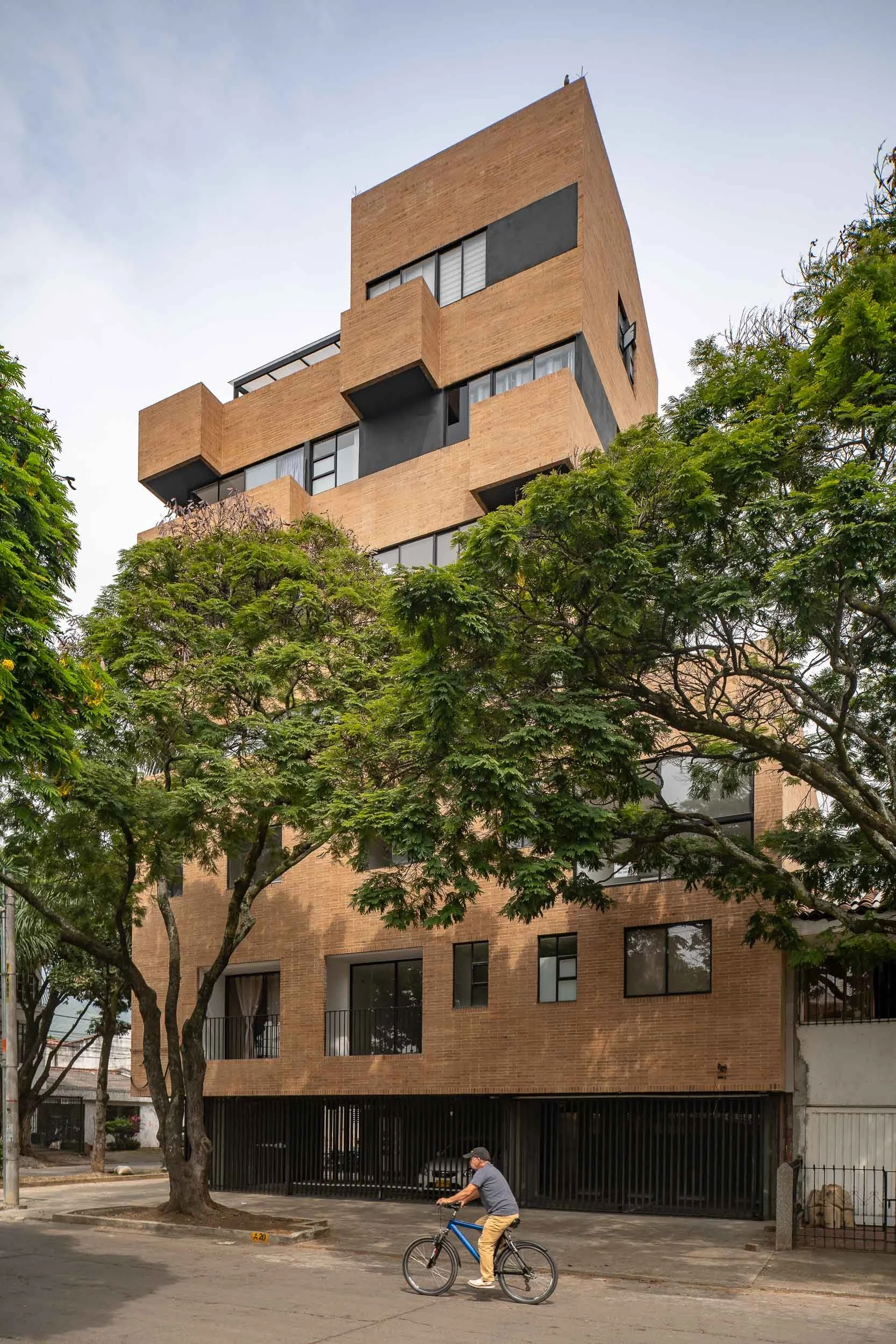 Liv37 un edificio de arquitectura contemporánea diseñado por TOLEDO Estudio de Arquitectura en Cali, Colombia.