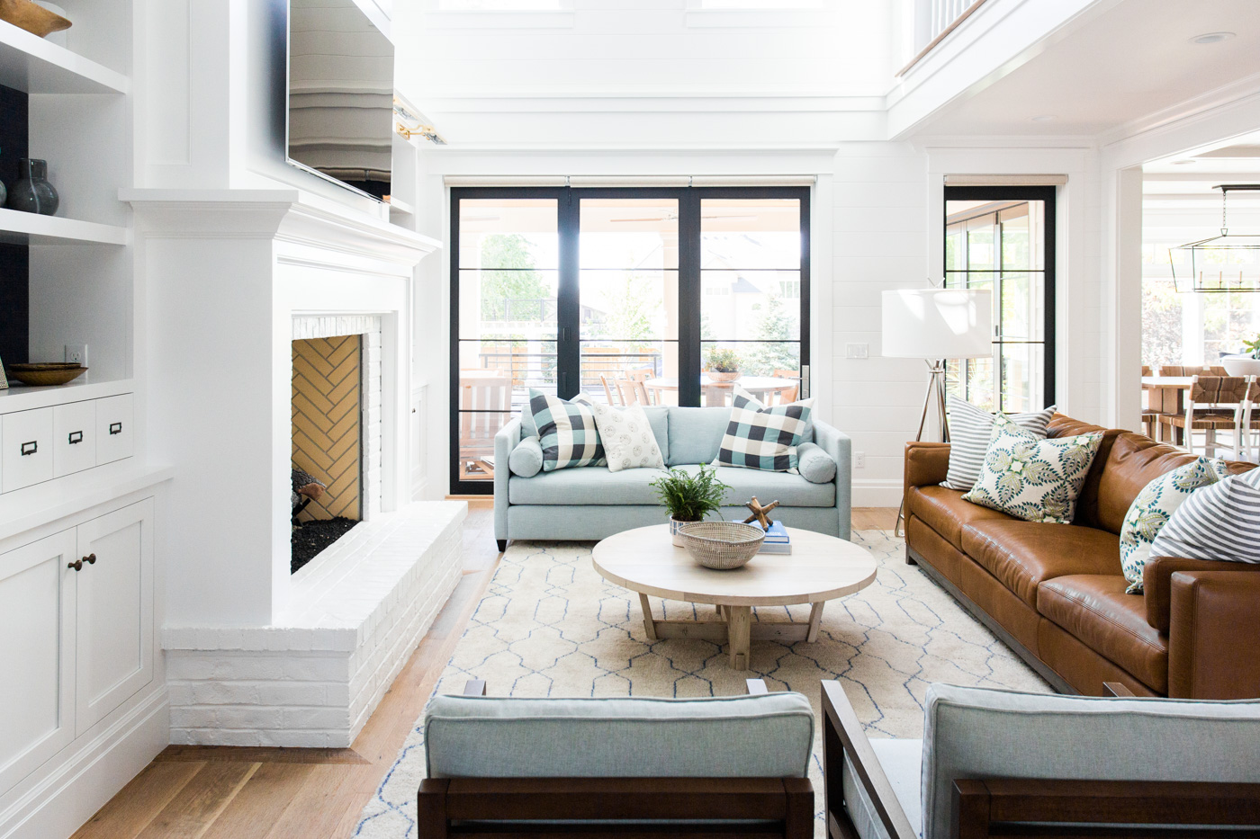 A+before_after+tour+of+Studio+McGee's+latest+project+that+has+a+very+modern+farmhouse+meets+The+Hamptons+vibe..jpg